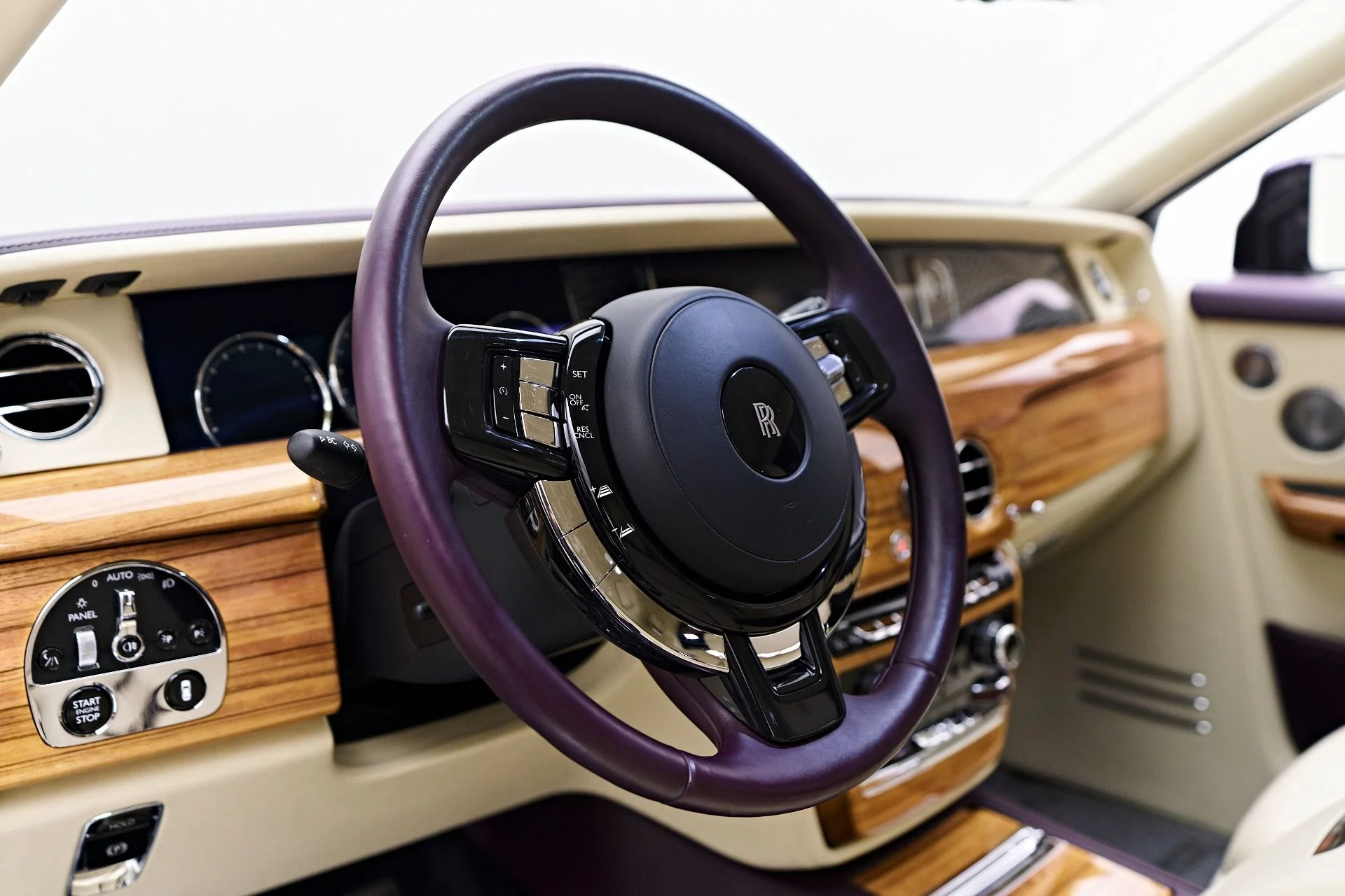 mph043_224886411_Used_2019_Rolls_Royce_Phantom_Base_1747772635_bbc770ee15