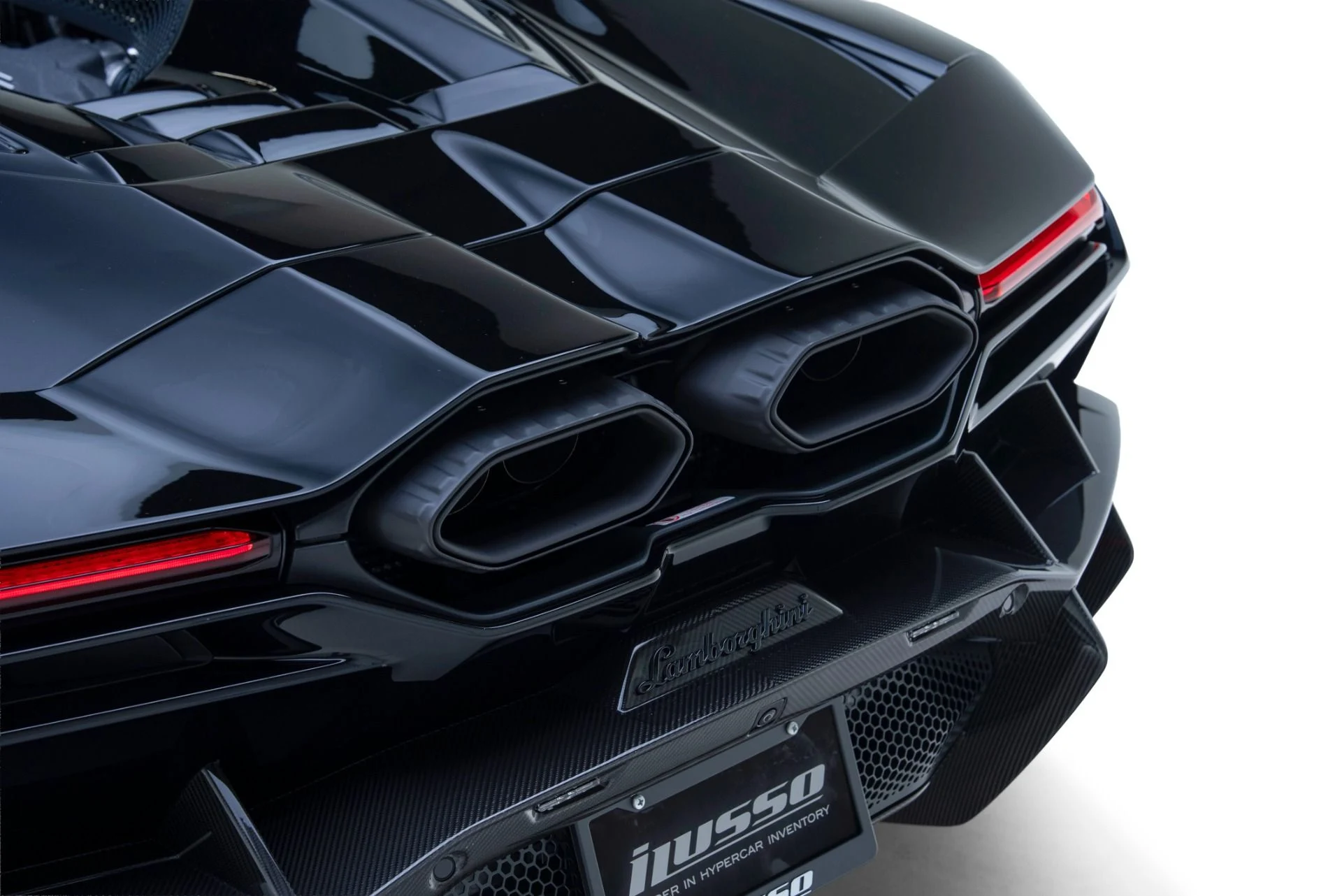 mph043_2257724768_Used_2025_Lamborghini_Revuelto_1779986727_4231747ffb