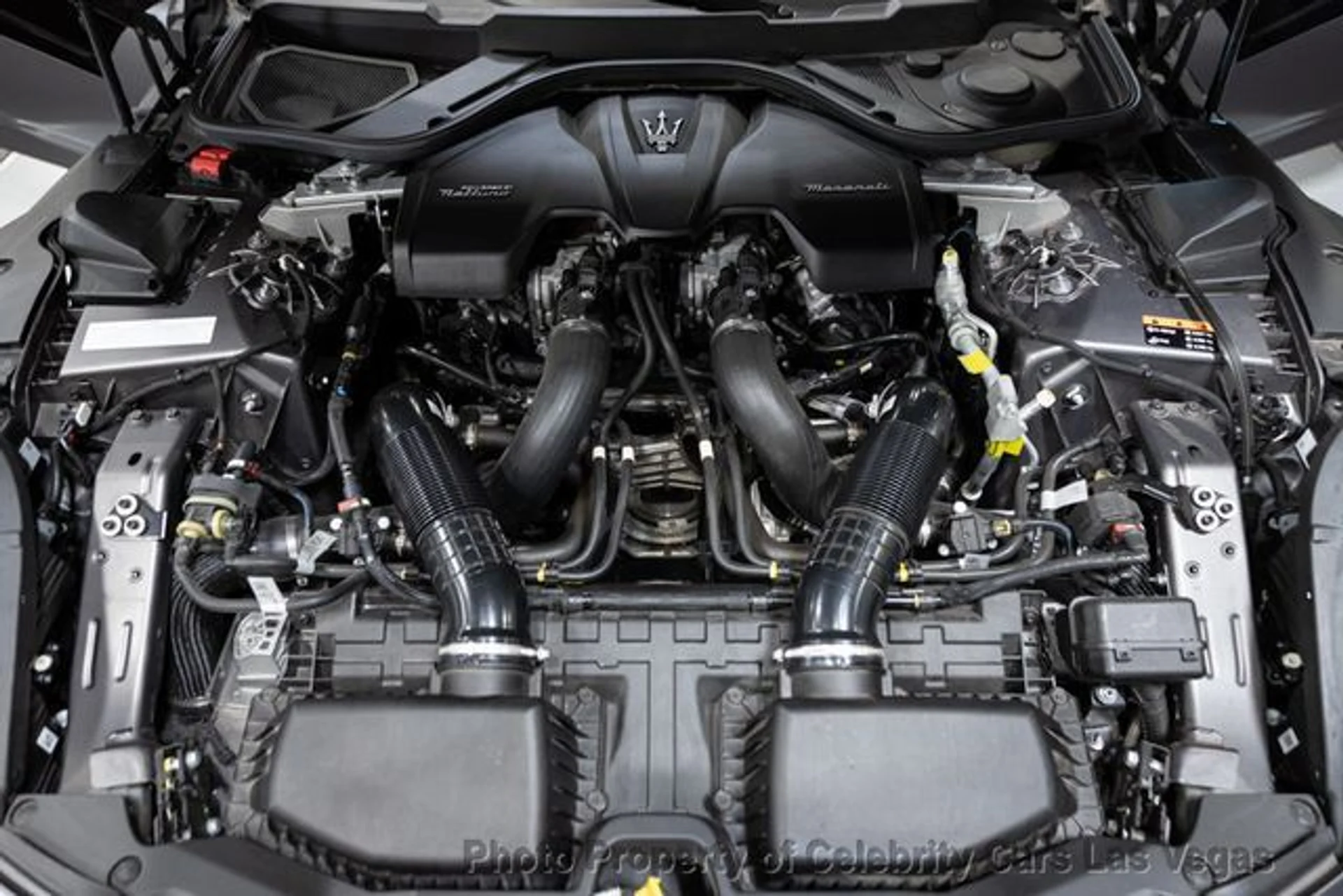 mph043_2265918378_used_2024_maserati_granturismo_trofeo220kmsrp_9707_22989777_48_640_447ee5445e