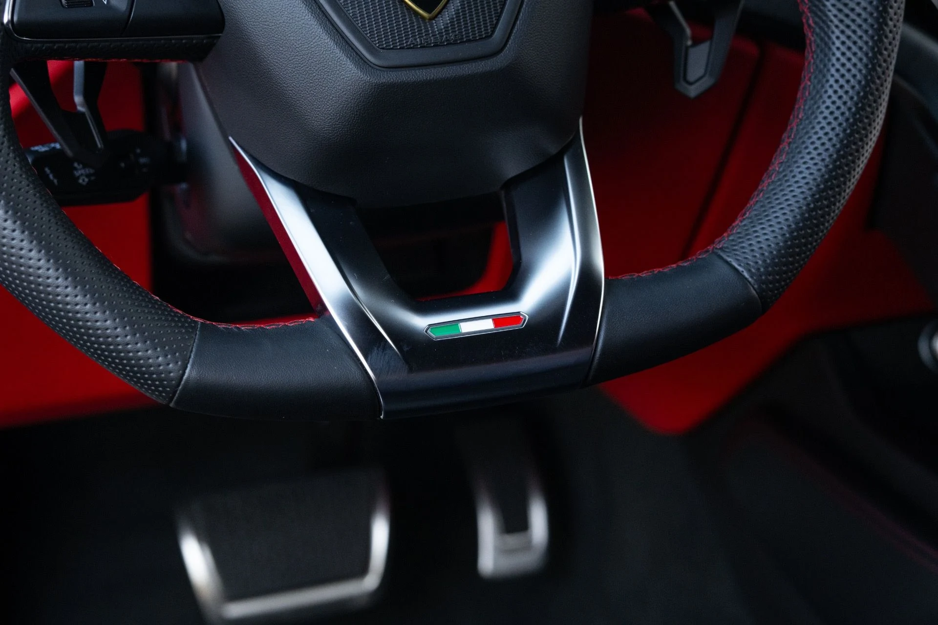 mph043_226610354_Used_2024_Lamborghini_Urus_S_1781216022_8d7497c831