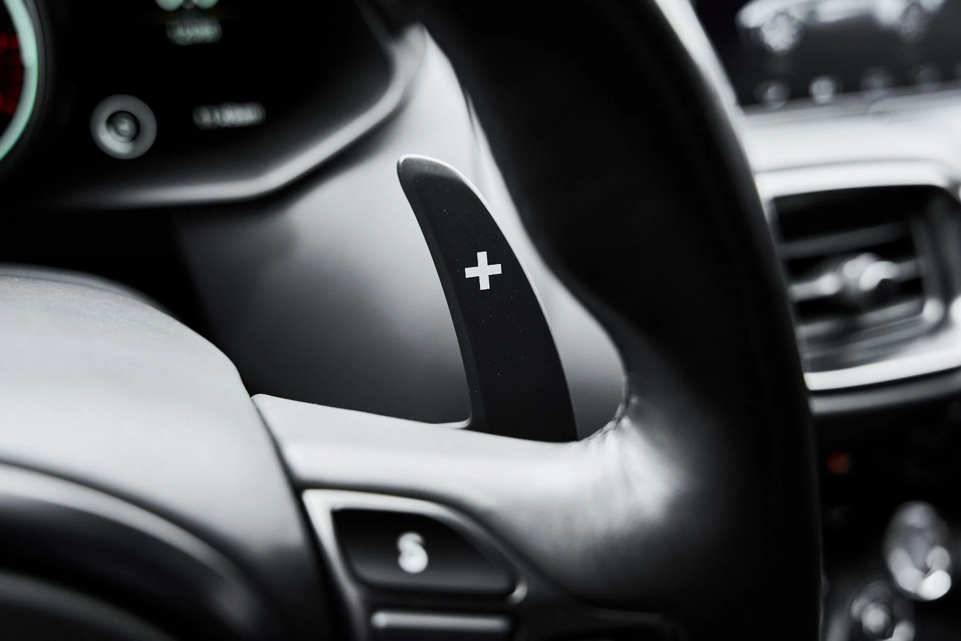 mph043_2279452515_Used_2023_Aston_Martin_Vantage_1775333361_662e17c4ac