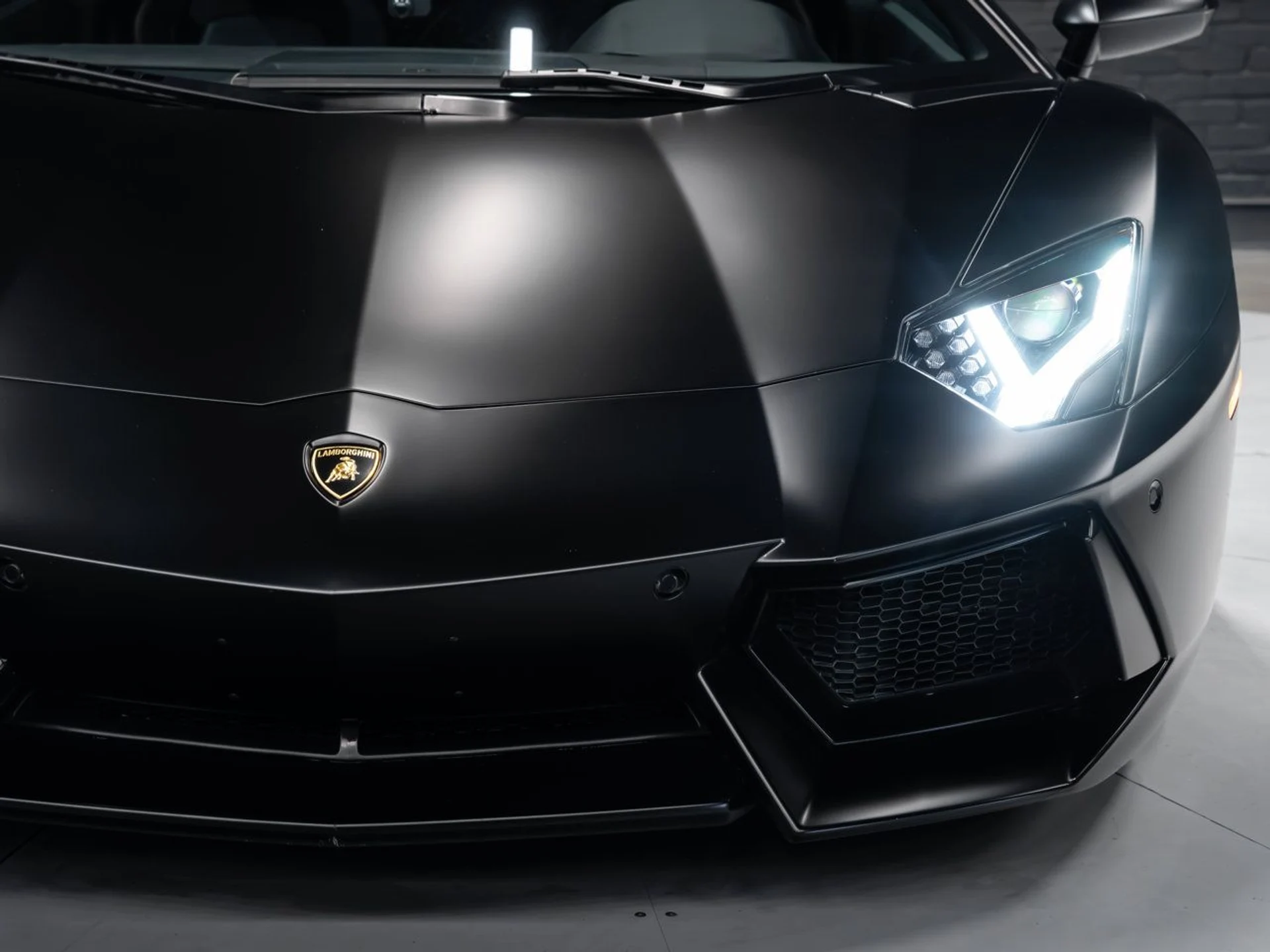 mph043_2279998675_lamborghini_aventador_2017_79046bc9f2
