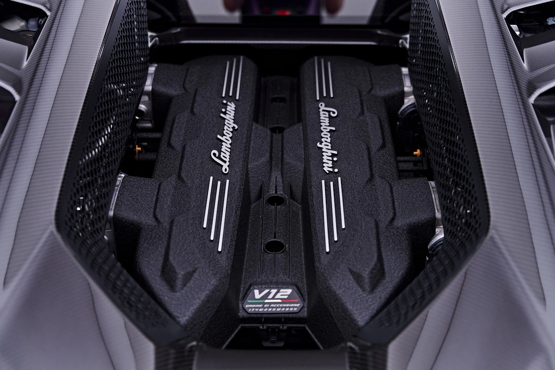mph043_2282783335_Used_2025_Lamborghini_Revuelto_Base_1784242652_6a475224e6