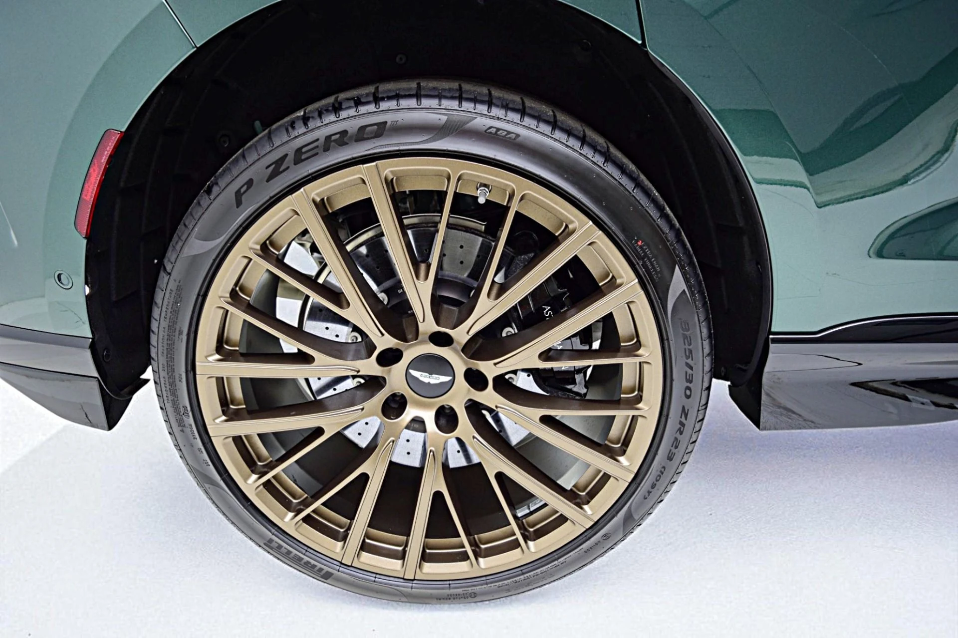 mph043_2284625552_New_2025_Aston_Martin_DBX_707_9e3a518d44