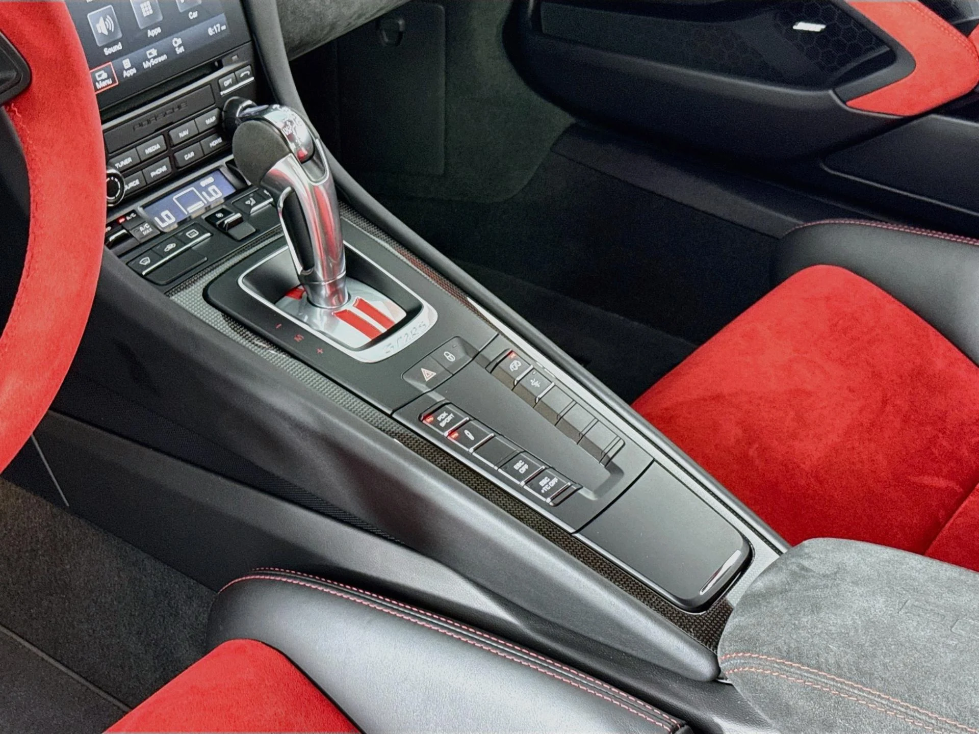 mph043_2333877596_Used_2018_Porsche_911_GT_2_RS_1785886175_2218658328
