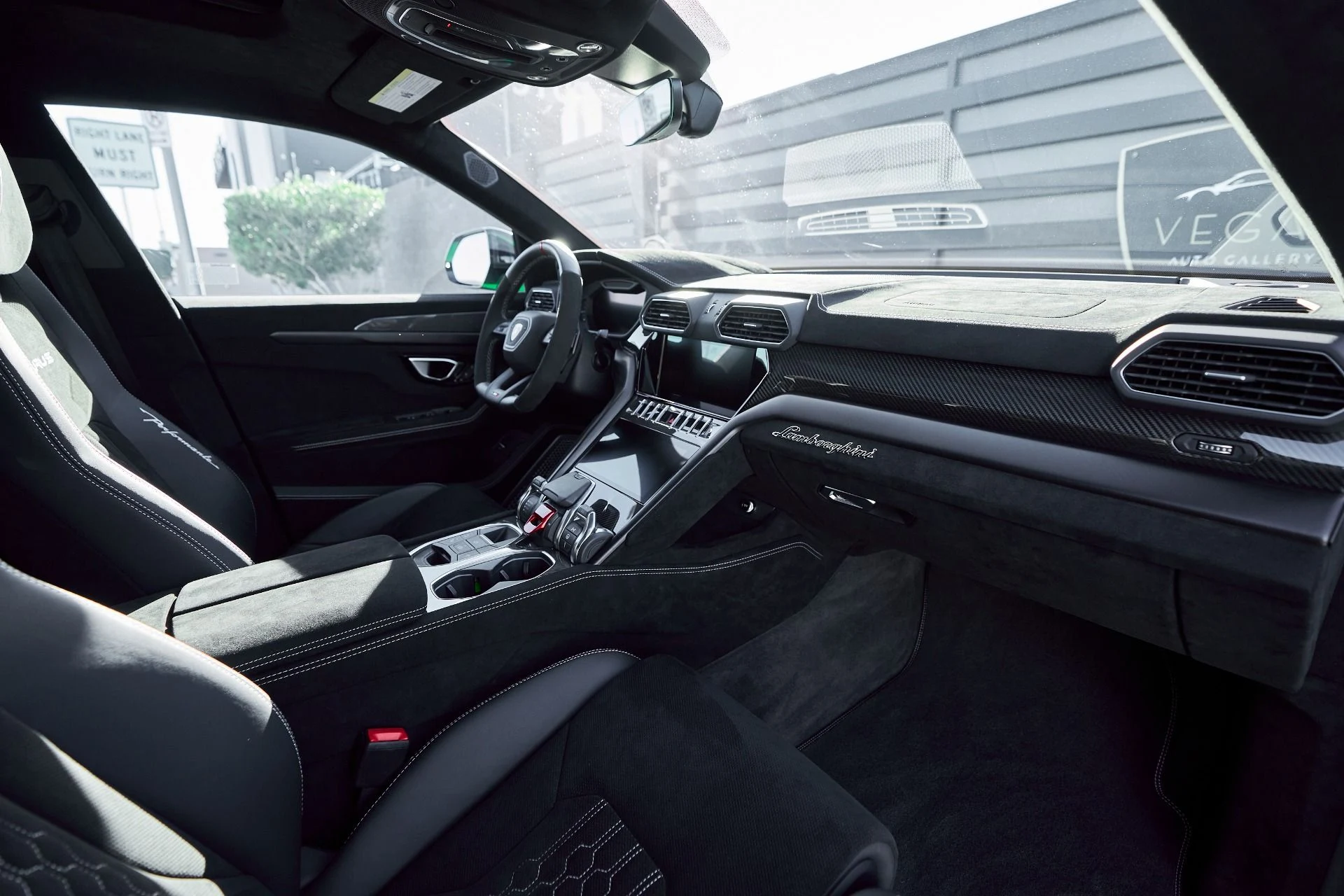 mph043_234128684_Used_2024_Lamborghini_Urus_Performante_1764124824_43ebe7ce08