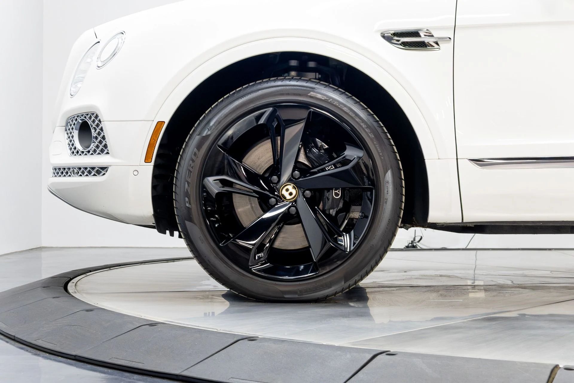 mph043_23622152_Used_2020_Bentley_Bentayga_V8_1774292202_03a2b79c94