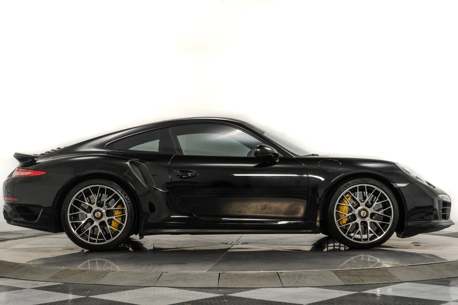 mph043_2376372052_Used_2014_Porsche_911_Turbo_S_1758120142_ced538f619