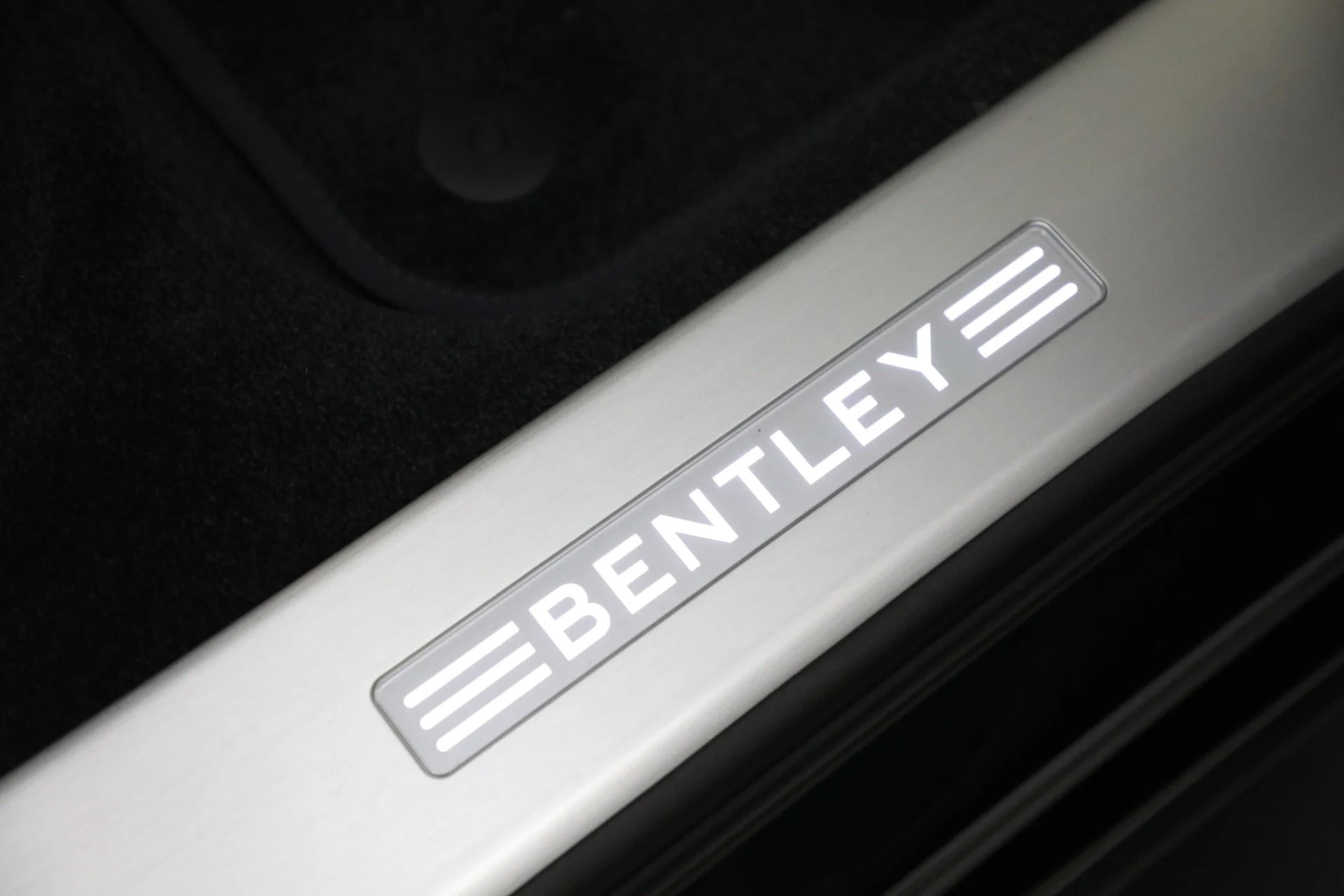 mph043_2399946333_Used_2024_Bentley_Bentayga_EWB_V8_1711043529_aeb8f71e03