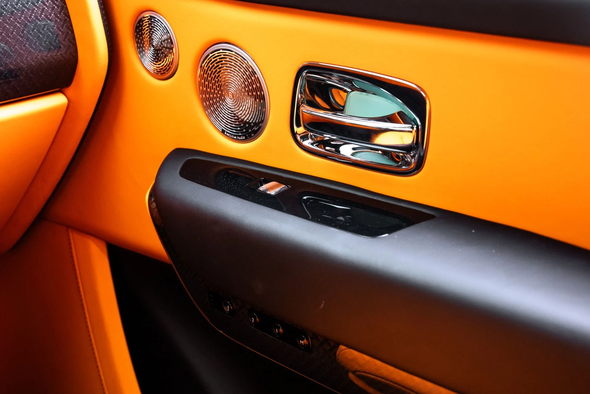 mph043_2407956581_Used_2023_Rolls_Royce_Black_Badge_Cullinan_1775515525_0dbb3fbd0f