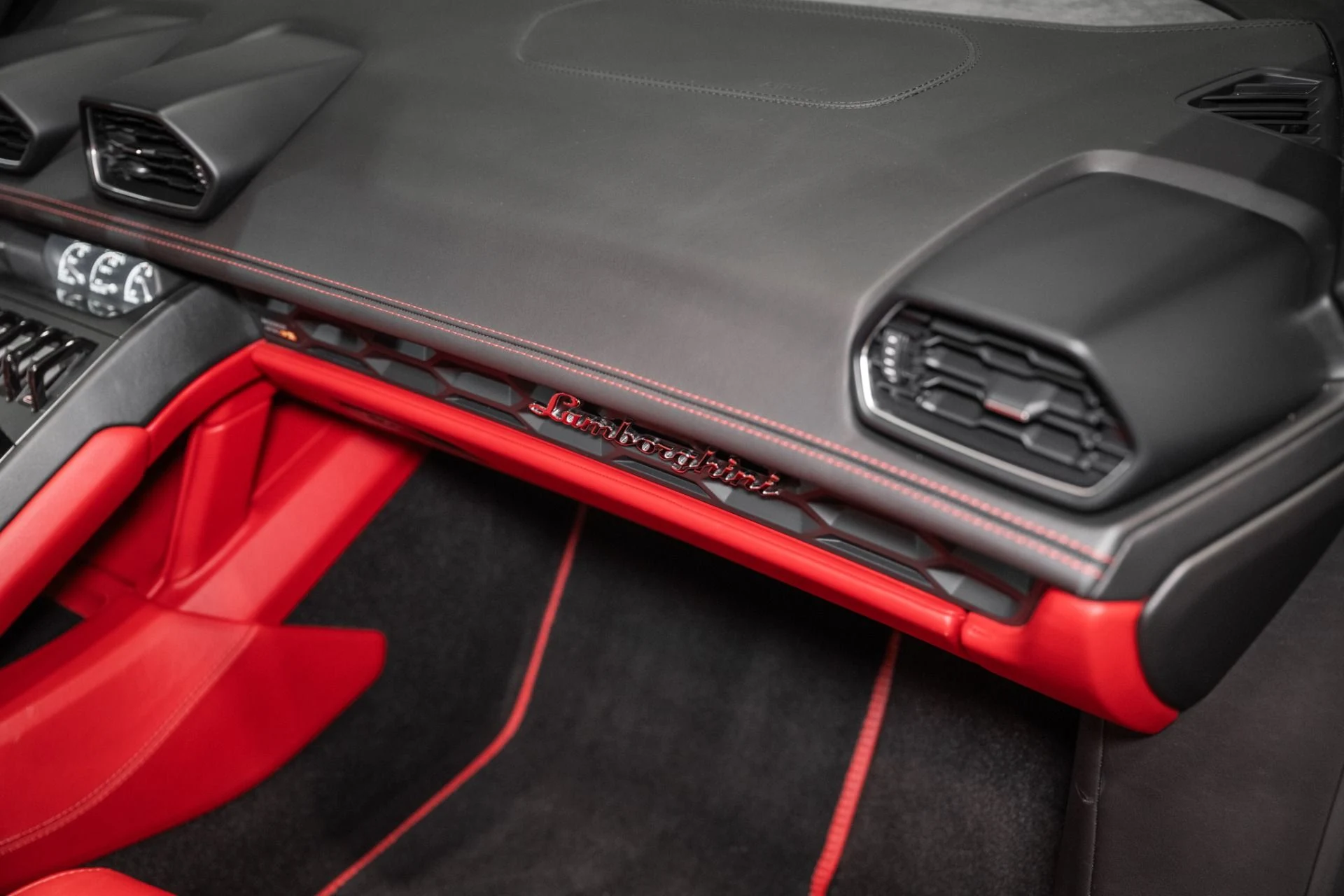 mph043_2410824690_Used_2016_Lamborghini_Huracan_LP_610_4_Spyder_1773071752_8d921f46a9