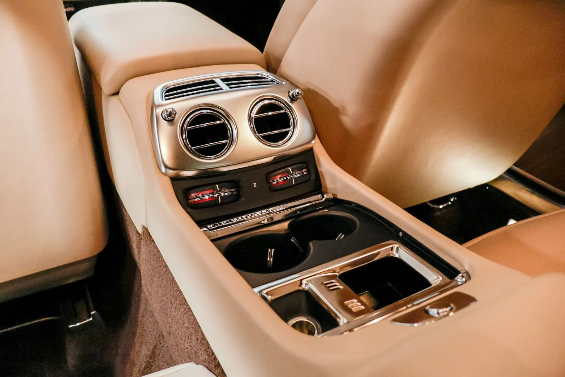 mph043_2412391879_Used_2014_Rolls_Royce_Wraith_1761229895_579870a4ad