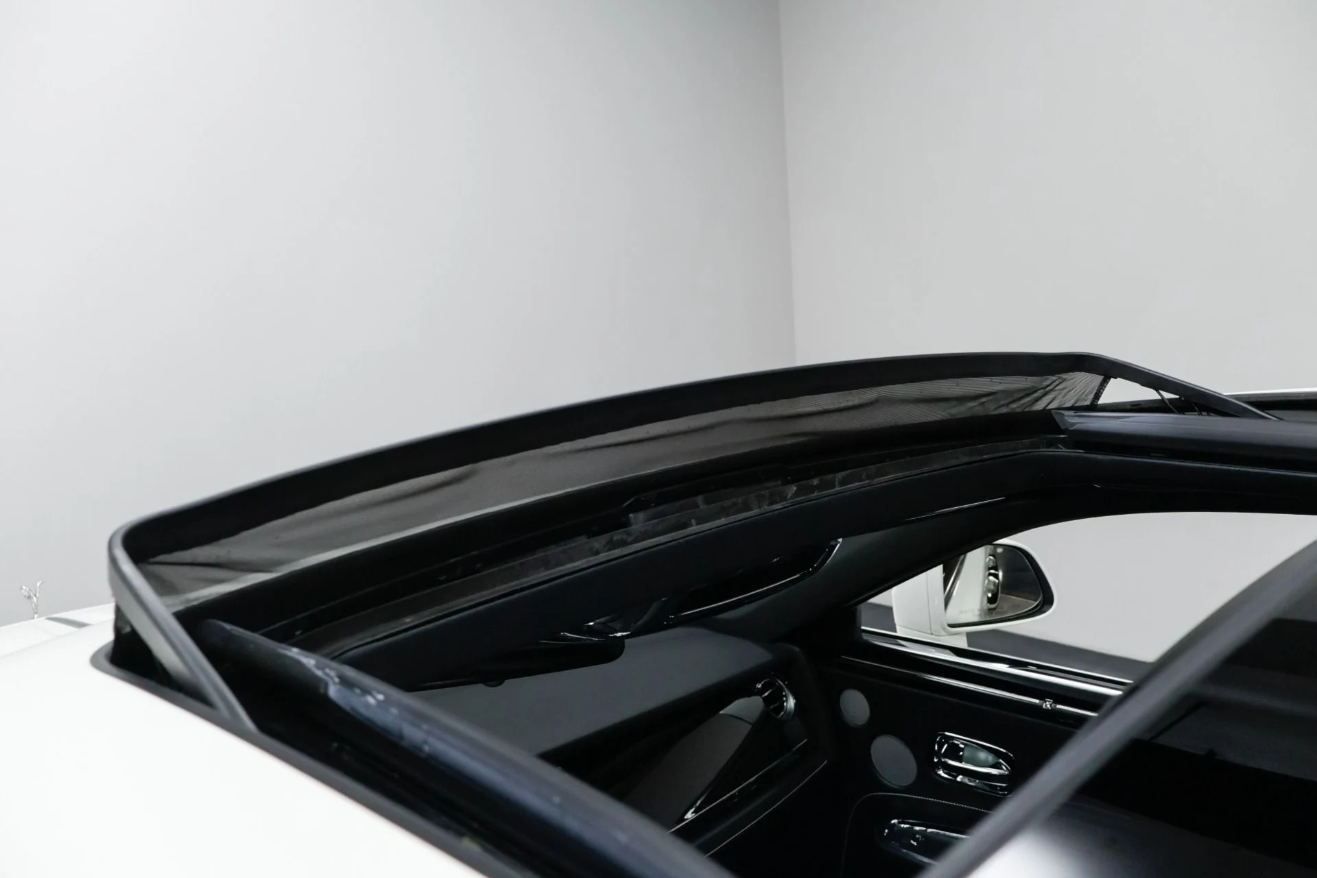 mph043_2418210426_Used_2016_Rolls_Royce_Ghost_Base_1761576592_235d57a944