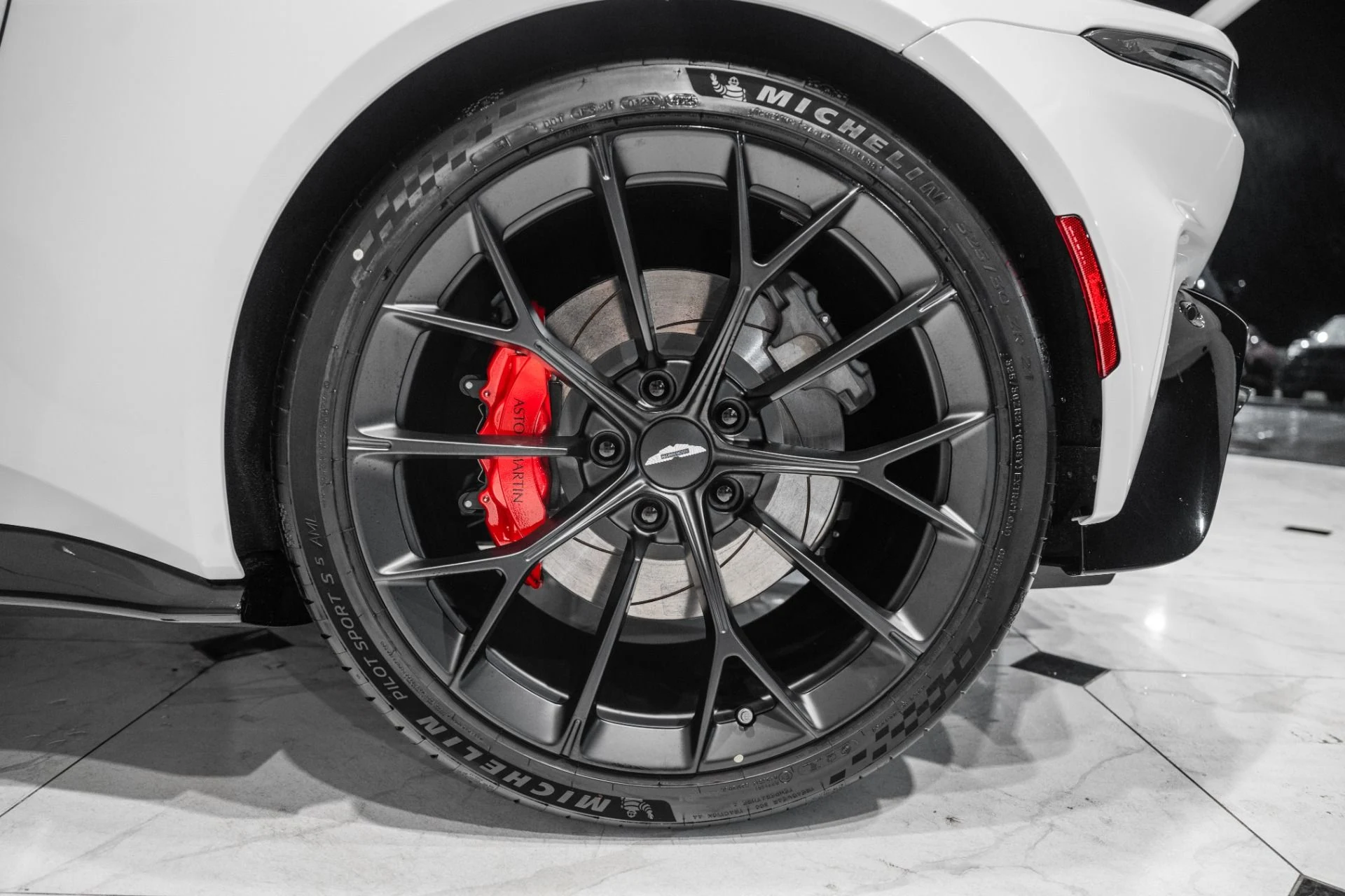 mph043_2423075931_New_2026_Aston_Martin_Vantage_S_1784733238_87765cbd09
