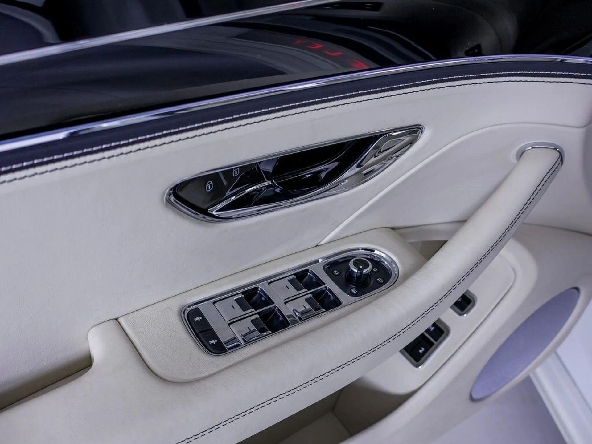 mph043_243196156_bbcd2f7651fd8fd69ff2b3afef555515x_0a2b82f077