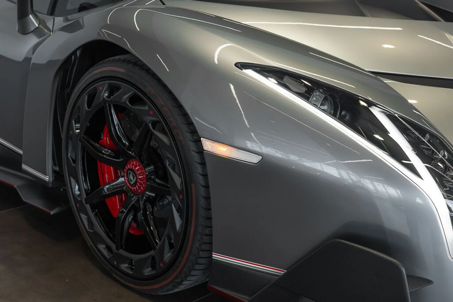 mph043_2437673302_lamborghini_veneno_2014_jpg_v_1779988126_b6cc934129