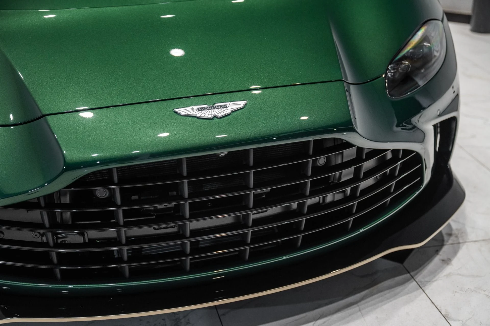 mph043_2453189994_Used_2023_Aston_Martin_Vantage_V12_1787759949_16e8e342da