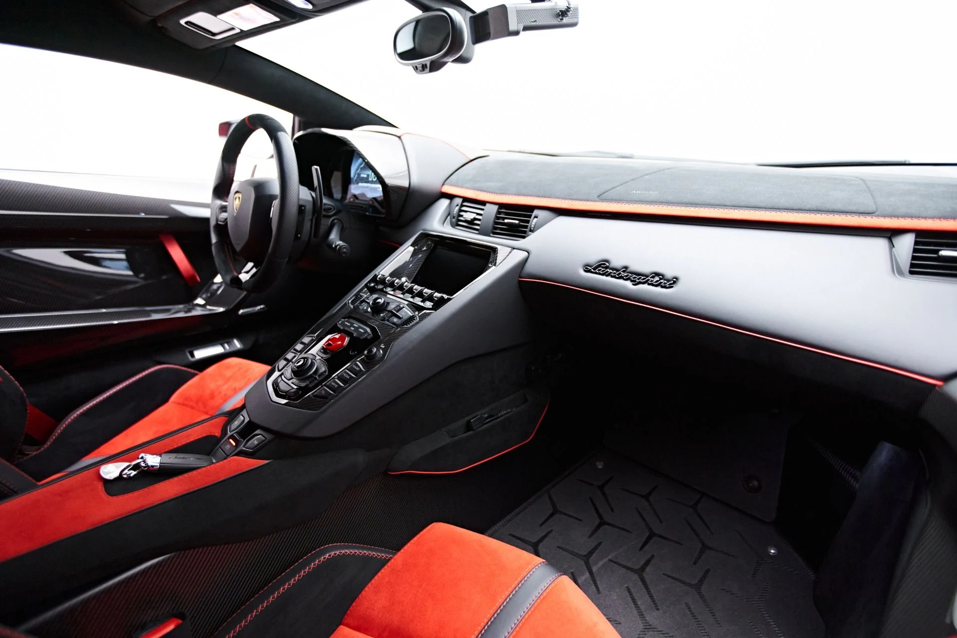 mph043_2459184901_Used_2019_Lamborghini_Aventador_SVJ_Base_1660667106_0a898dc1b9