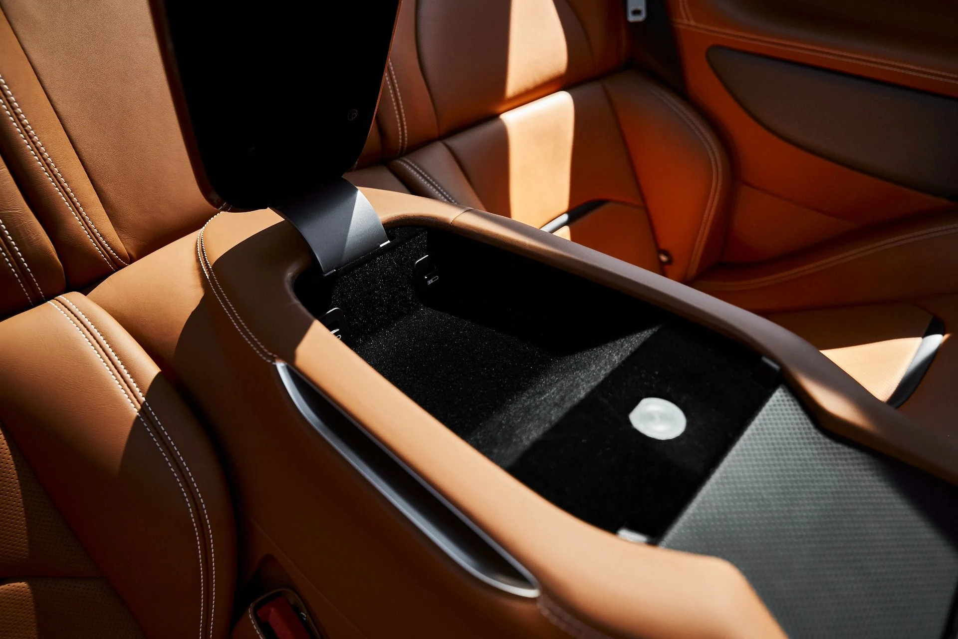 mph043_2463261721_Used_2018_Ferrari_GTC_4_Lusso_V12_1775612065_2d01bd576c