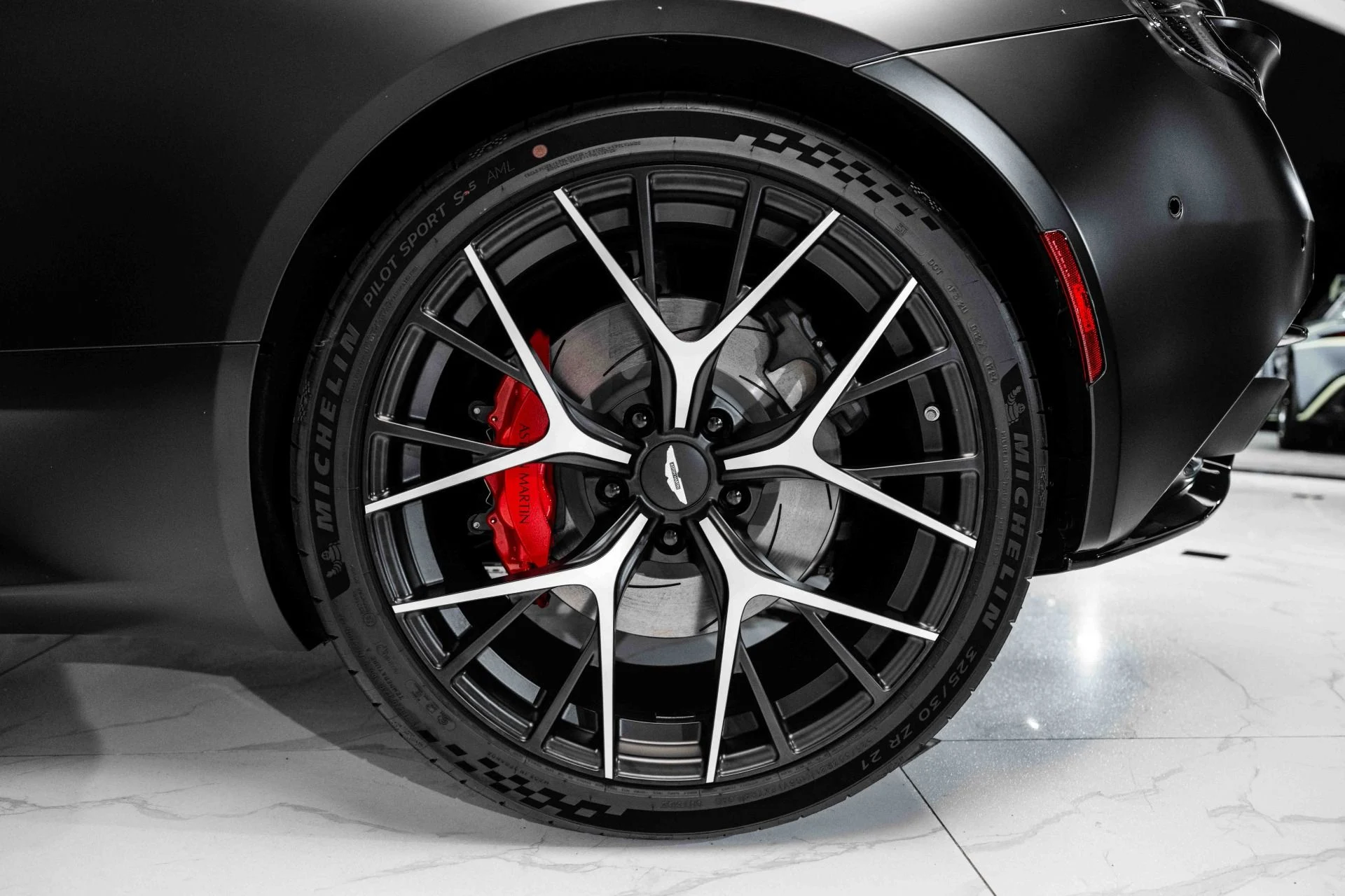 mph043_2465689005_Used_2025_Aston_Martin_DB_12_VOLANTE_Volante_1726938675_49f6f679cb