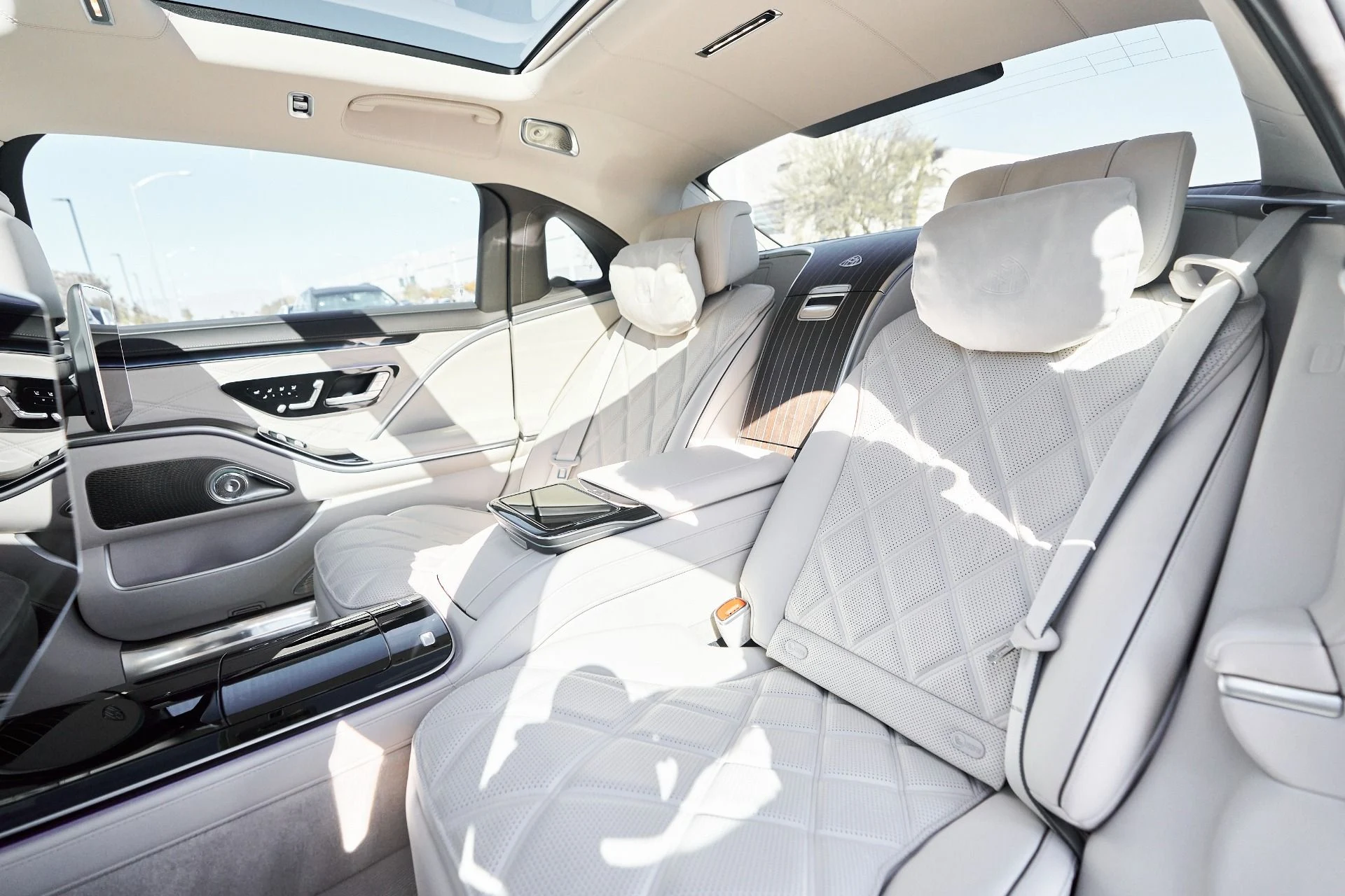 mph043_2475459674_Used_2025_Mercedes_Benz_S_Class_Maybach_S_680_1761611107_09a3d2aa74