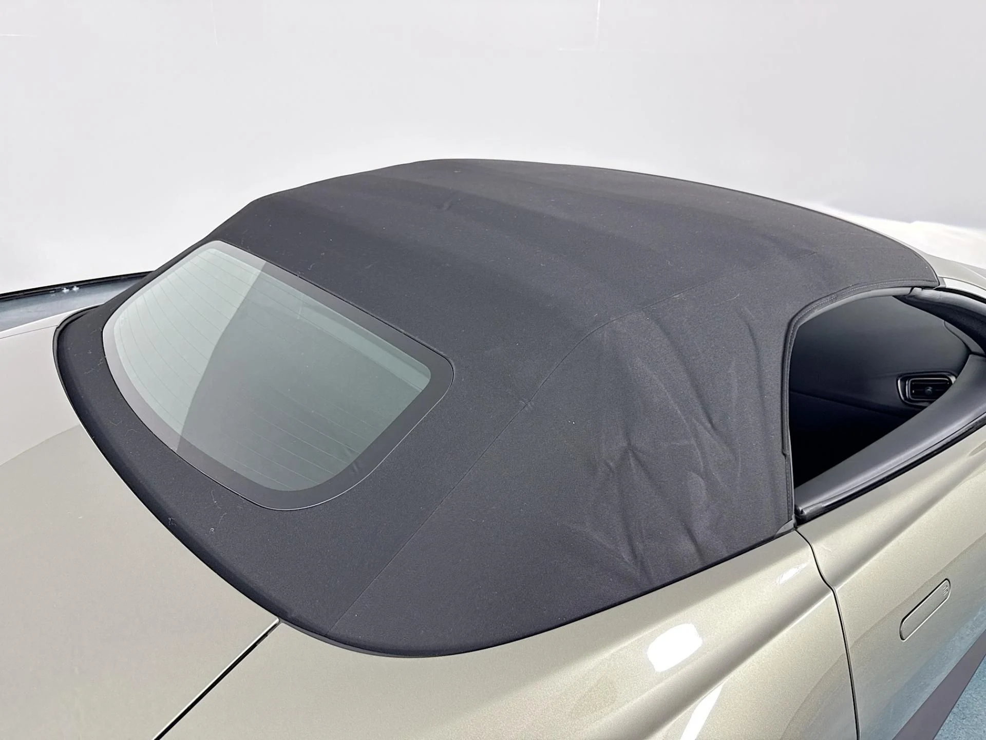 mph043_247890963_Used_2023_Aston_Martin_Vantage_V8_1783445565_986c298364