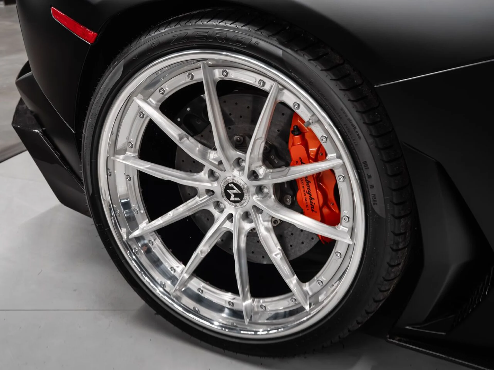 mph043_2493604725_lamborghini_aventador_2015_bd8cc0aa77