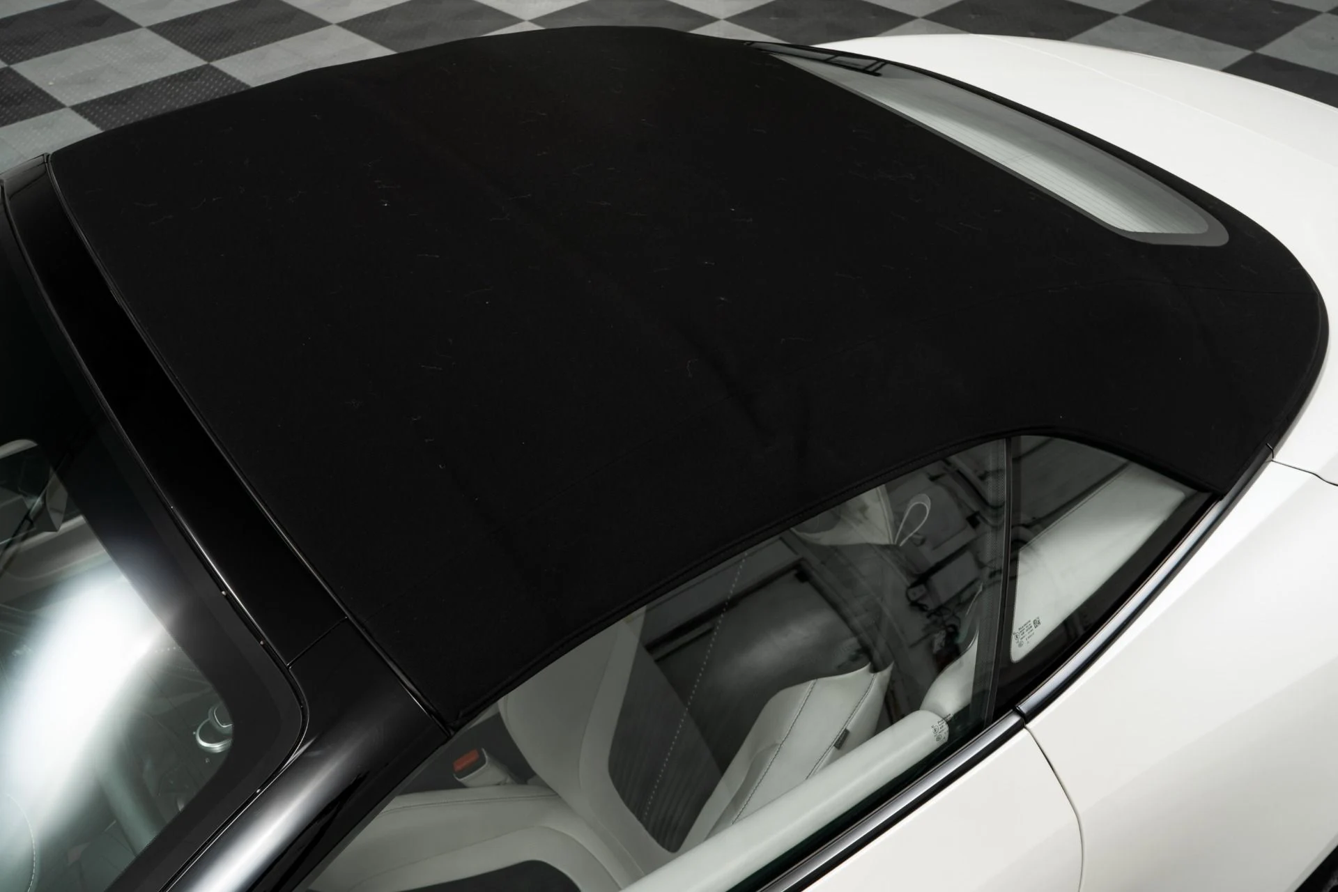 mph043_2494992942_Used_2019_Aston_Martin_DB_11_Volante_1760477407_f108968230