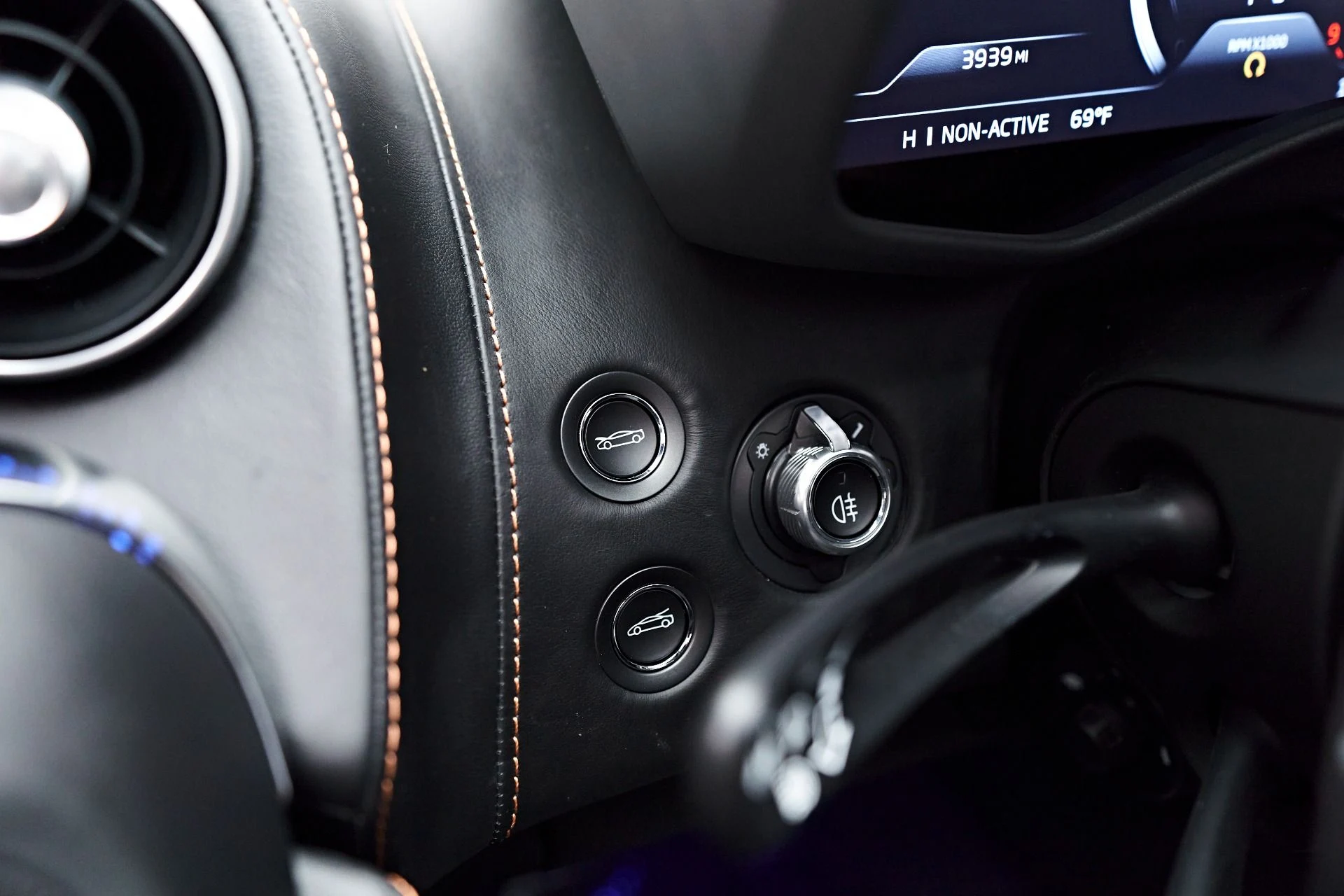 mph043_2507571396_Used_2023_Mc_Laren_GT_Base_1712094494_5013995c74