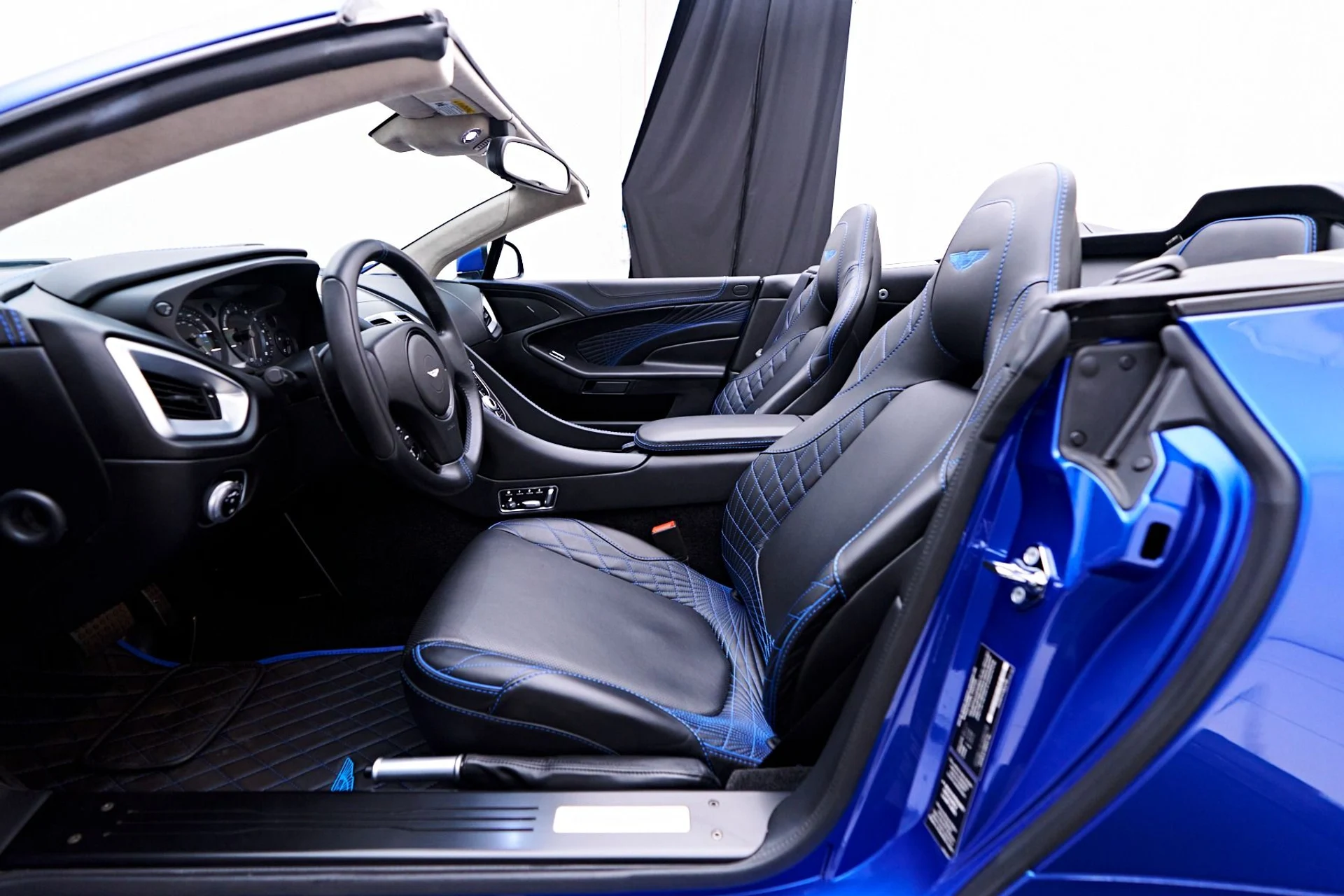 mph043_2547853111_Used_2018_Aston_Martin_Vanquish_Volante_1745979547_dba03728d1