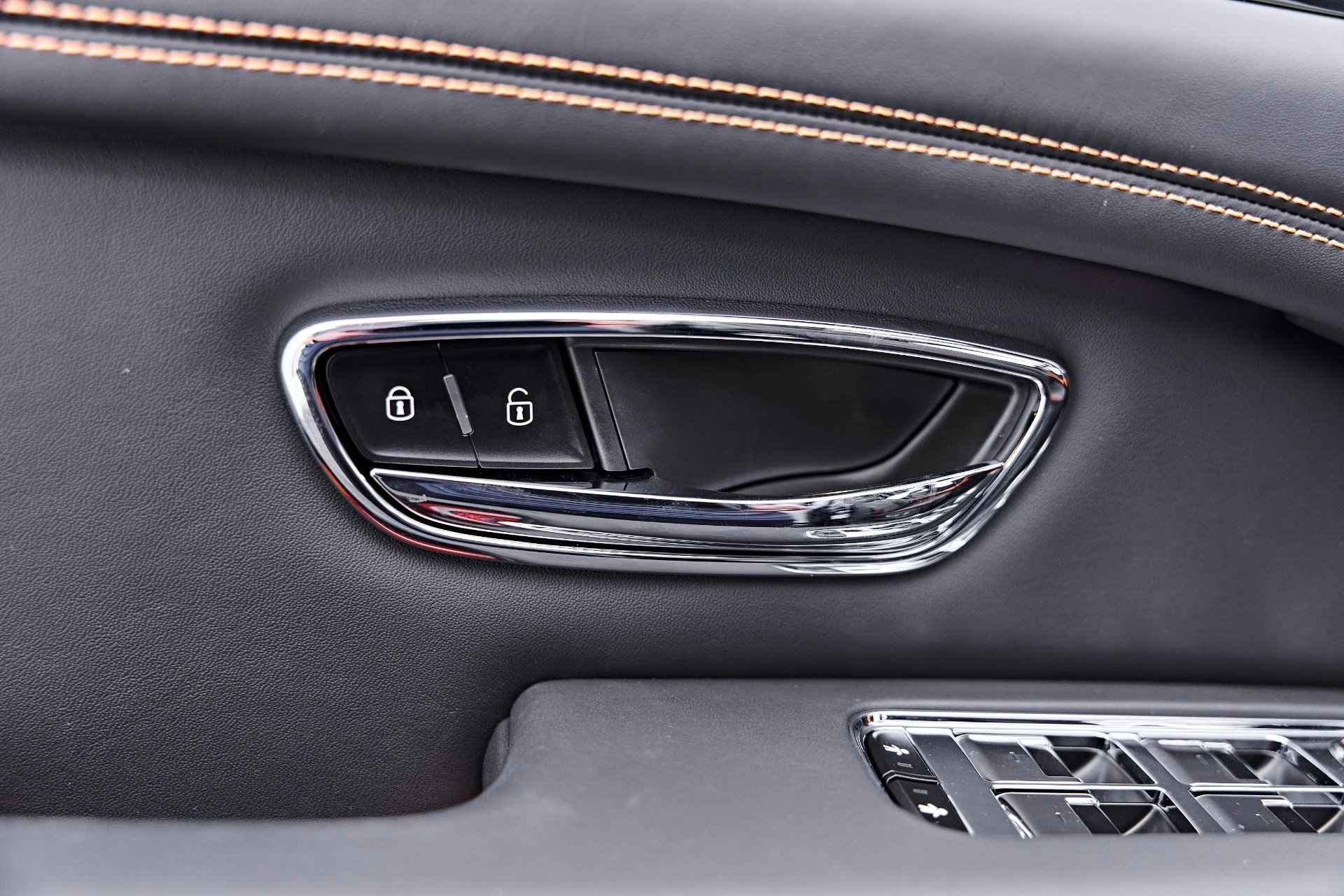 mph043_2551180054_Used_2025_Bentley_Bentayga_S_Black_Edition_1790644367_280595dc9e