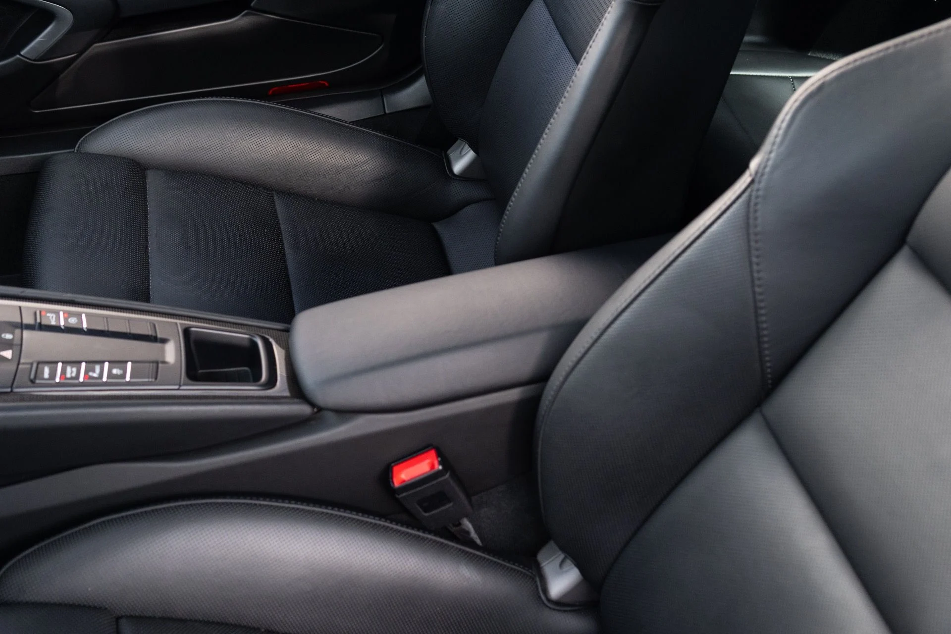 mph043_2580784819_Used_2014_Porsche_911_Turbo_S_1777344466_7616be1817