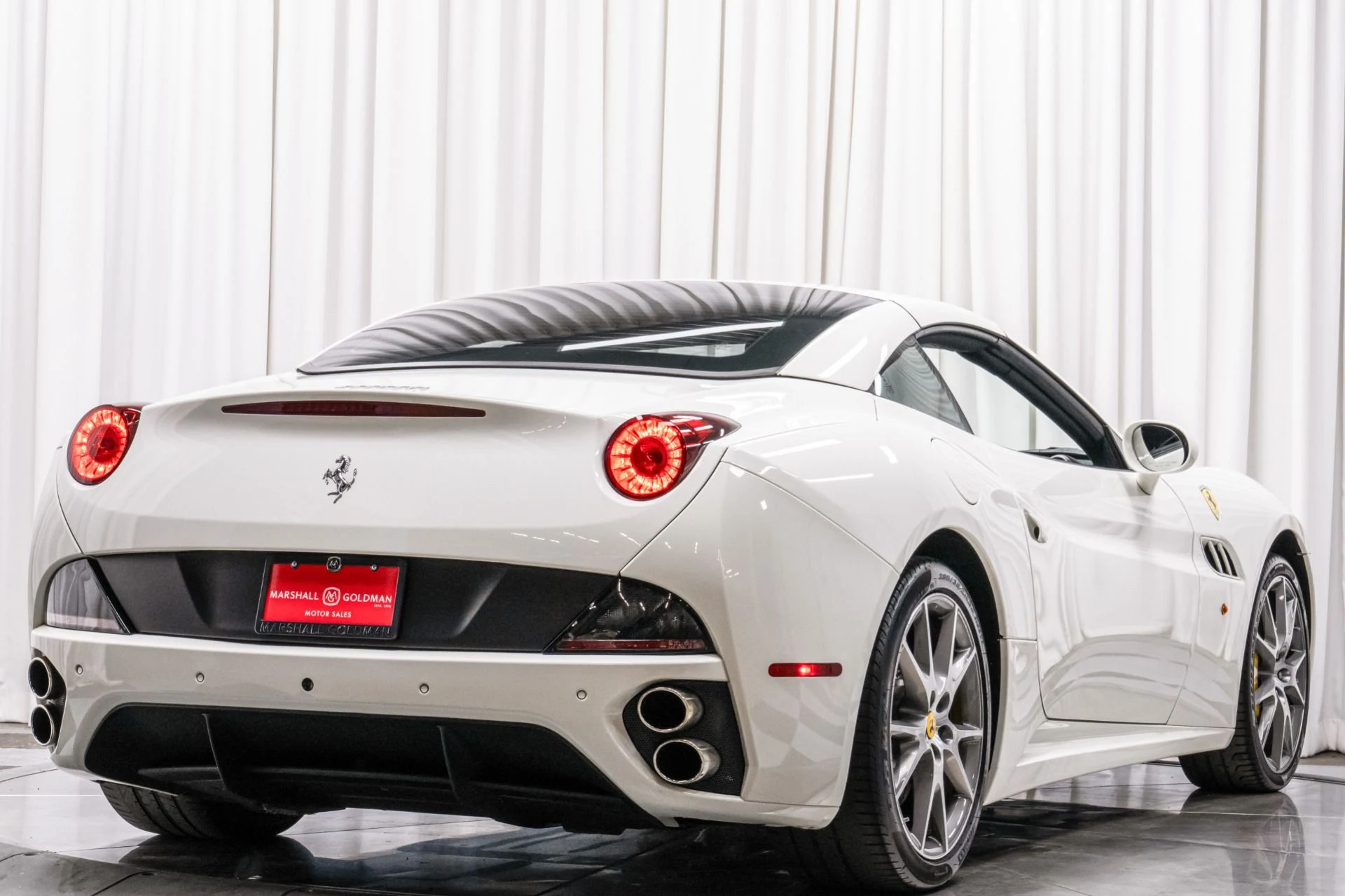 mph043_2584874962_Used_2014_Ferrari_California_Daytona_Seats_Forged_Wheels_Scuderia_Shields_Contrast_Stitching_1762200649_55573a7fa9