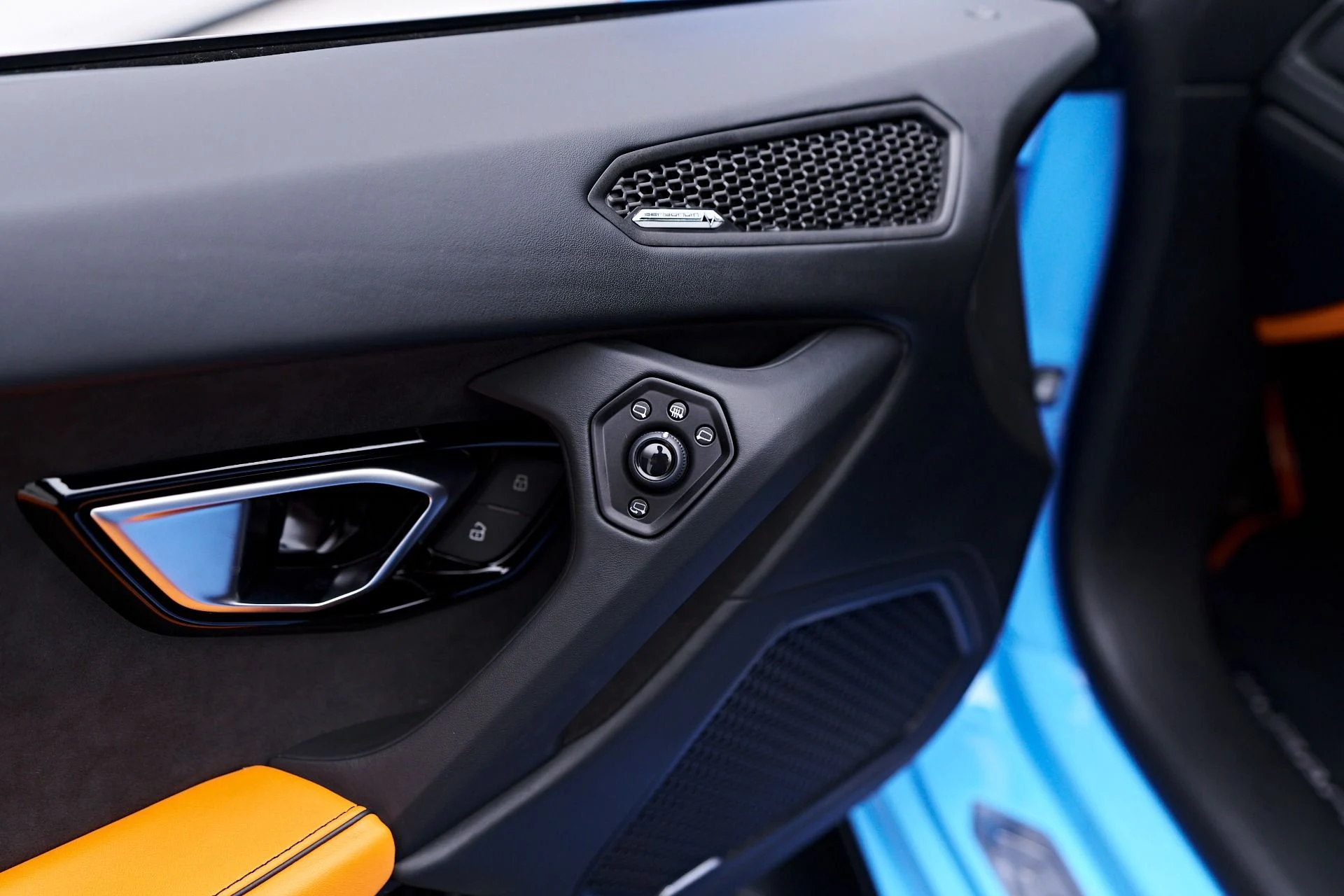 mph043_260163916_Used_2022_Lamborghini_Huracan_EVO_Base_1755812444_2005555170