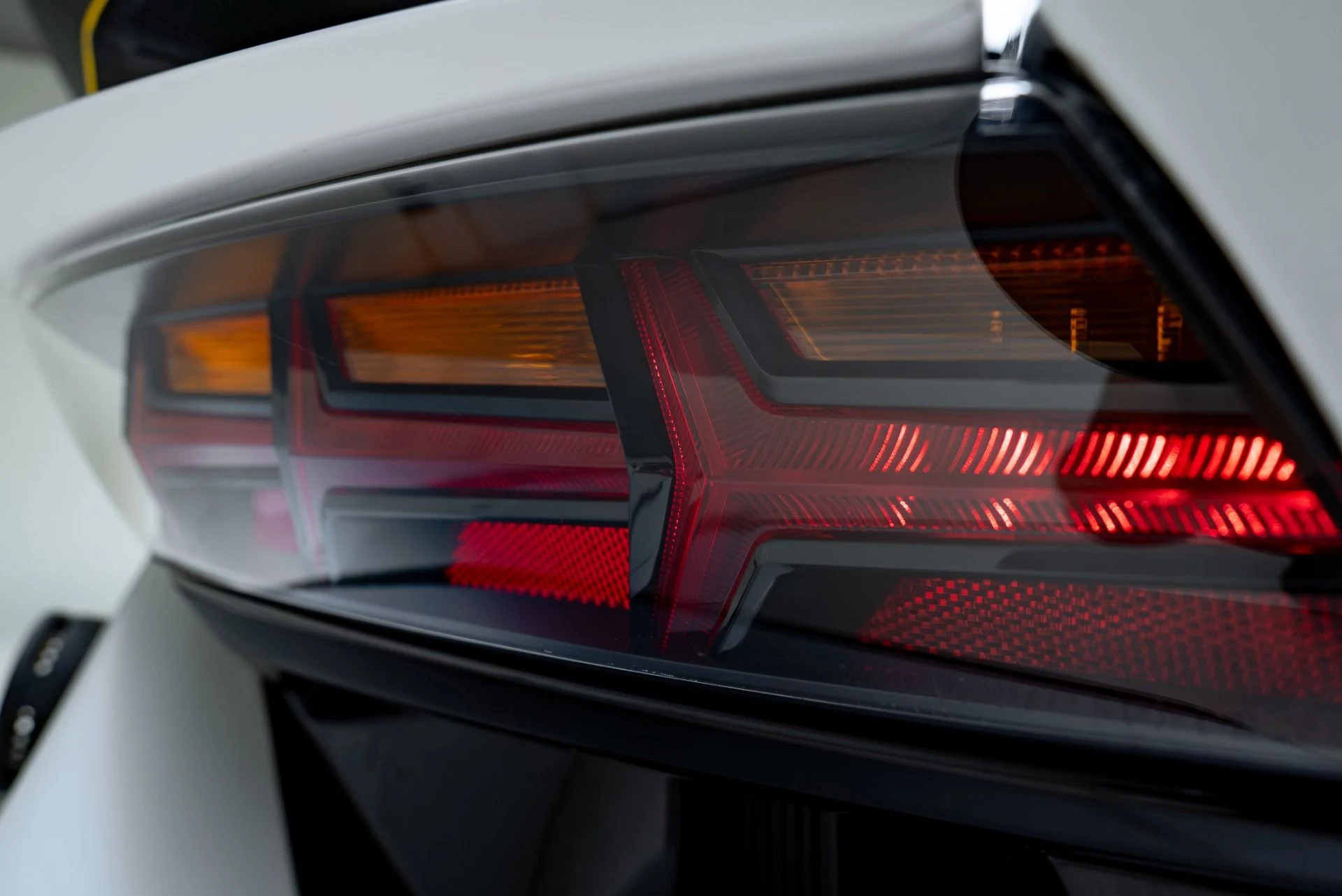 mph043_260195820_Used_2021_Lamborghini_Aventador_LP_770_4_SVJ_1776372314_9f7f4c4efb