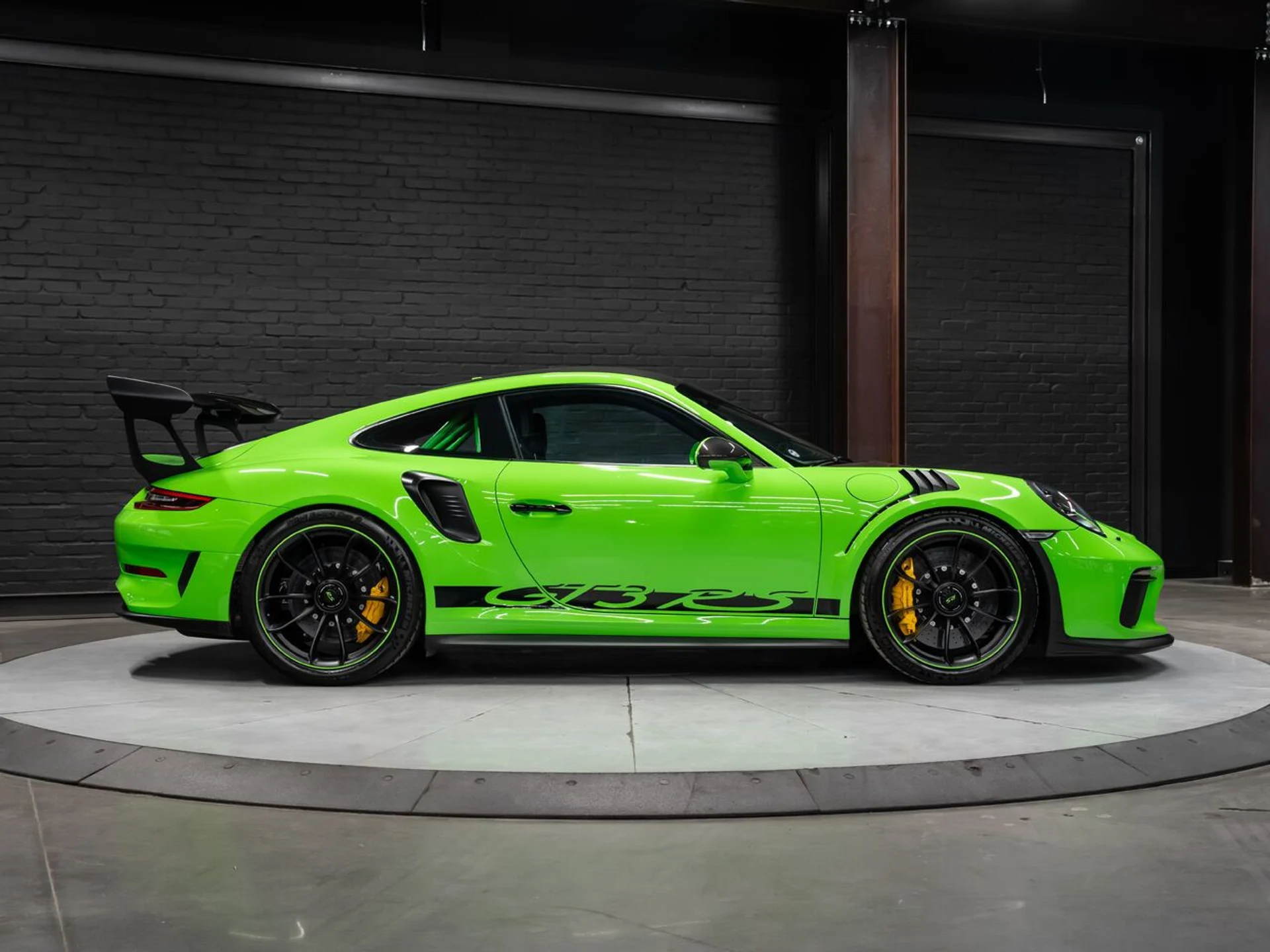 mph043_261572569_porsche_911_2019_16319b9815