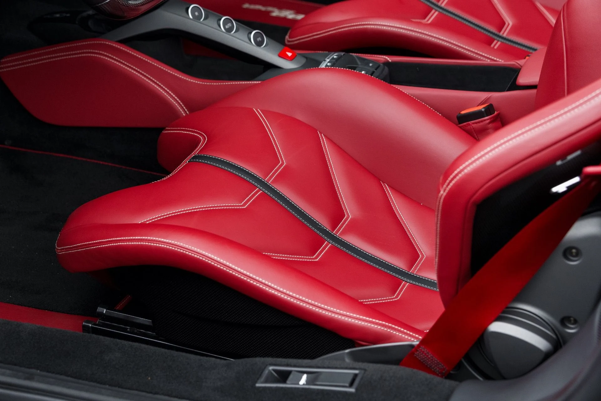 mph043_2627723023_Used_2019_Ferrari_488_Spider_1775191642_40398b3d1f