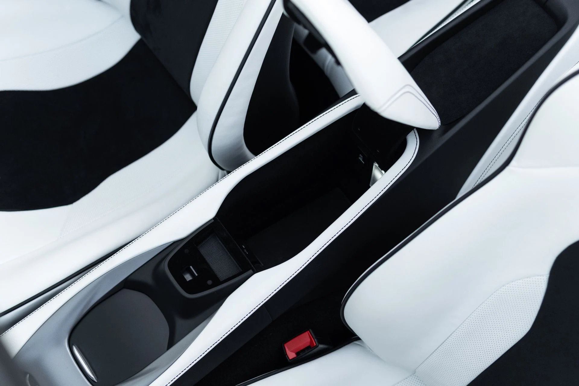 mph043_263418723_Used_2023_Ferrari_Portofino_M_1766185478_9d0cd9f682