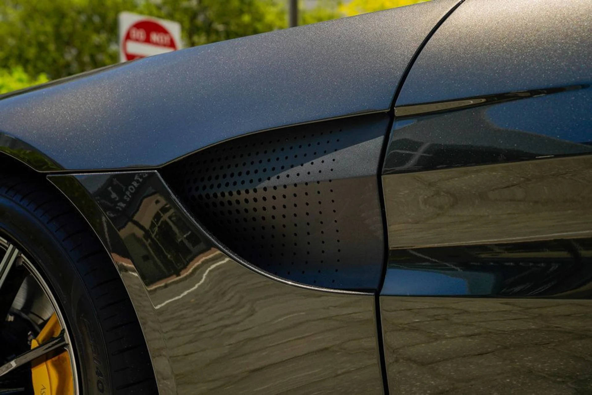 mph043_26453018_used_2021_aston_martin_vantage_coupemanual_14354_22900621_44_1024_88cc35907a