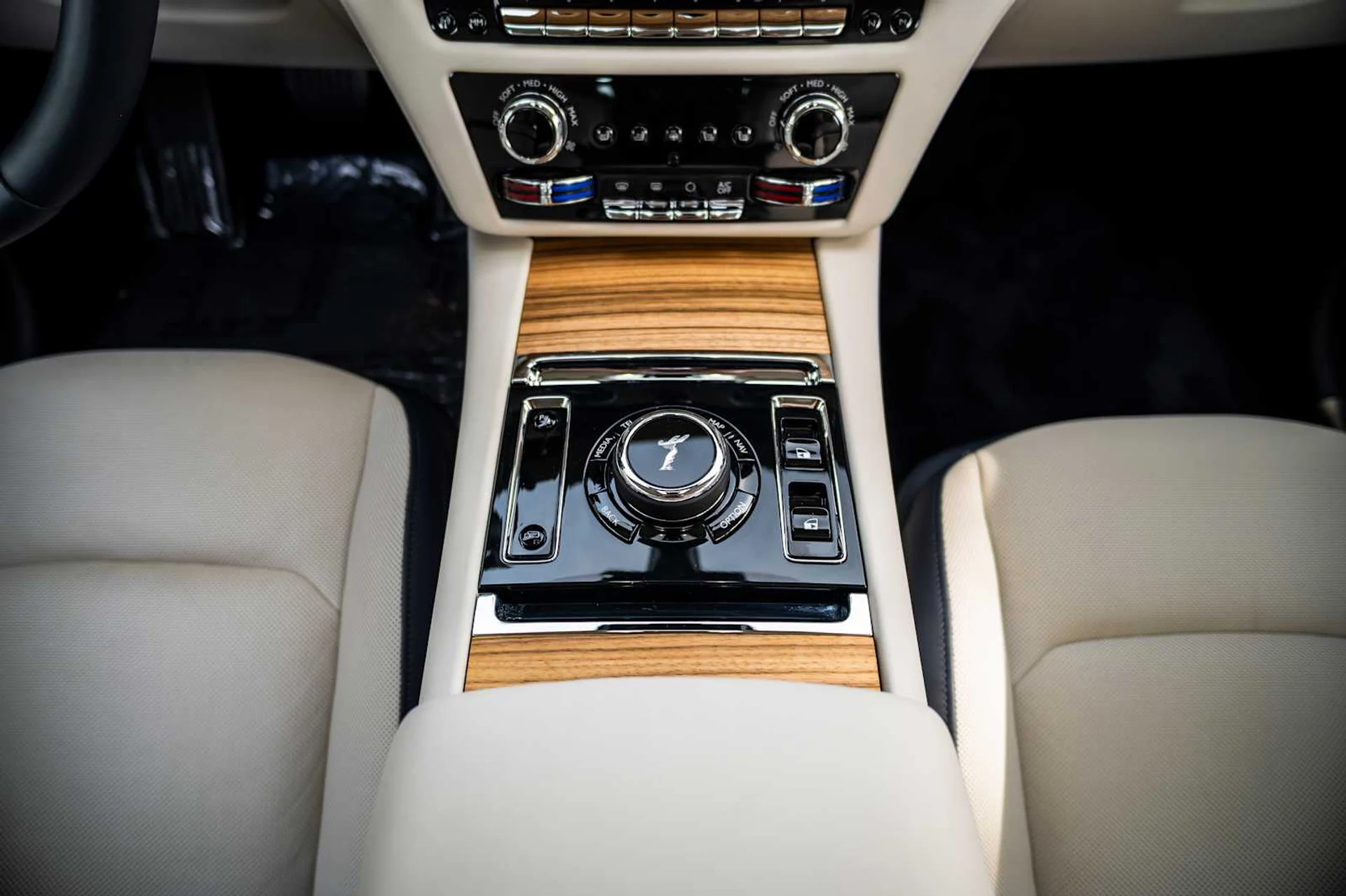 mph043_2659783635_894da001602a7c549694c171b27dcfebx_fb1b7022ef