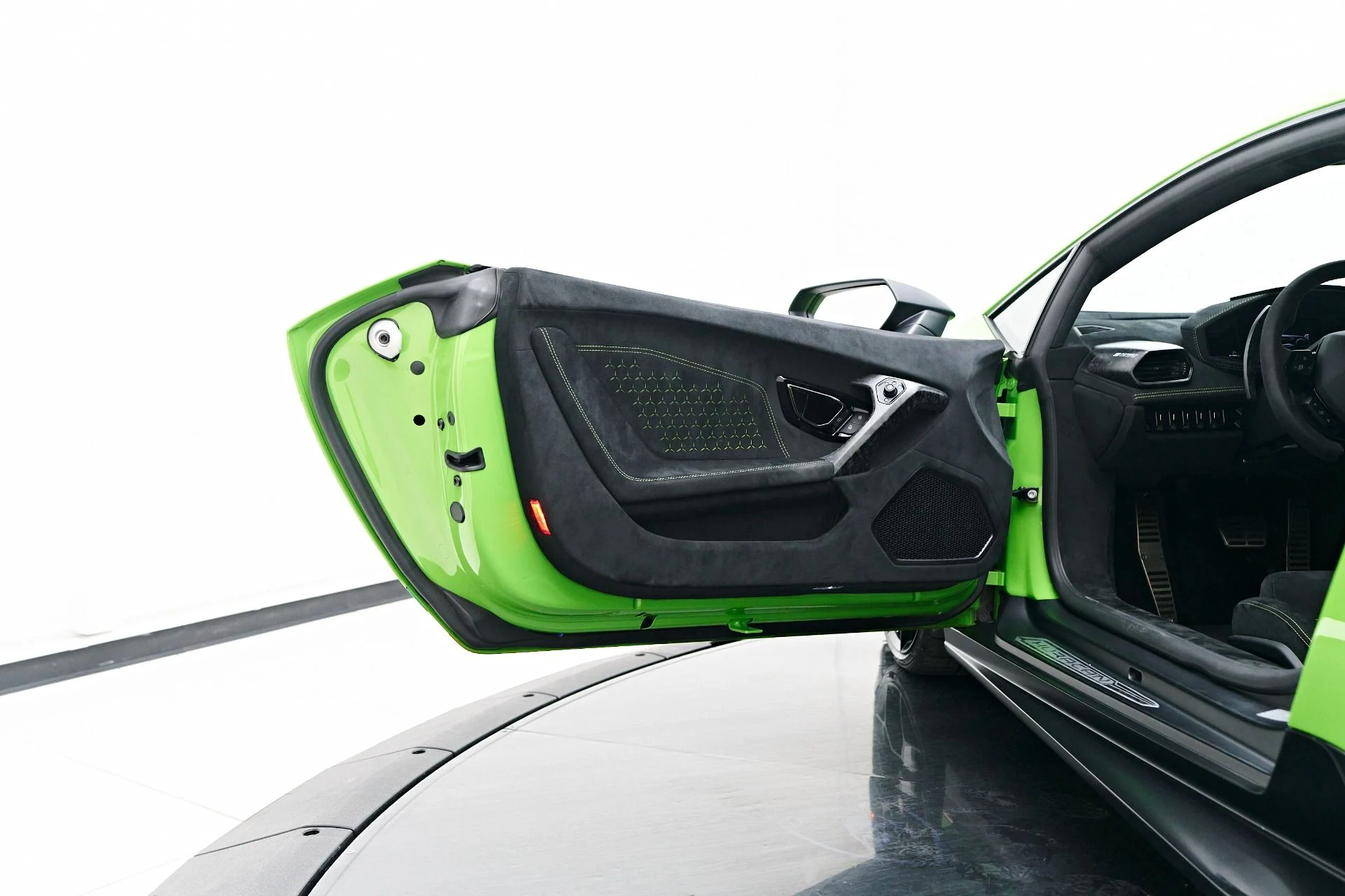 mph043_2659964380_Used_2019_Lamborghini_Huracan_Performante_1757626083_14231a0a9e