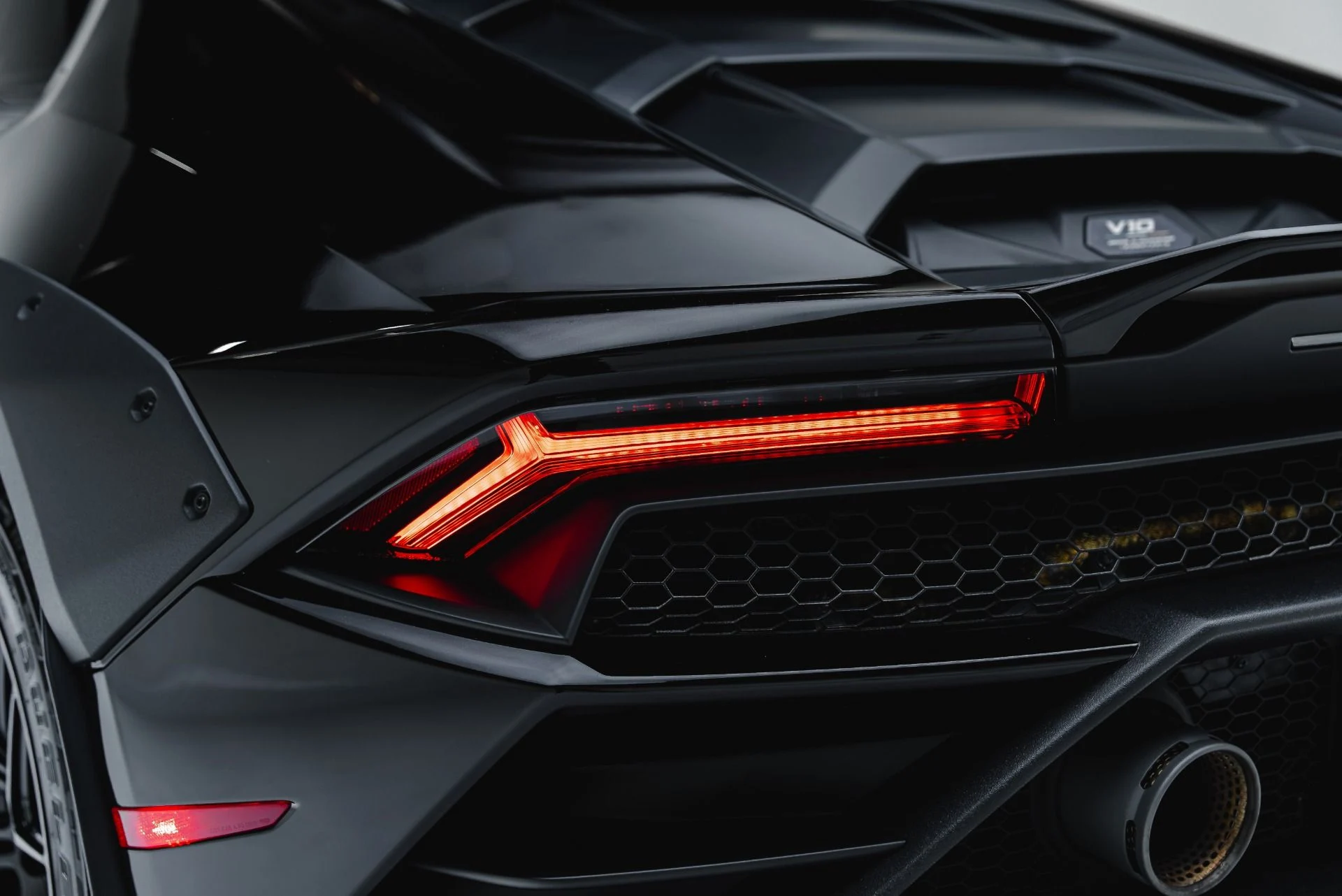 mph043_2667700561_Used_2024_Lamborghini_Huracan_Sterrato_1792021006_05ee9122a7