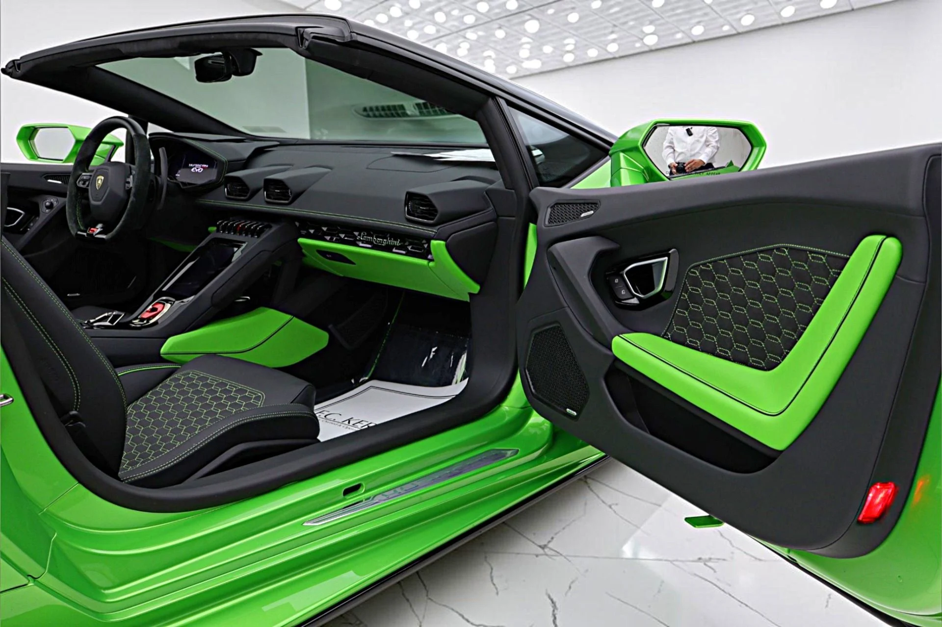 mph043_2673060916_Used_2023_Lamborghini_Huracan_EVO_Spyder_RWD_SELEZIONE_PRE_OWNED_CERTIFIED_1a5d5d4ccb