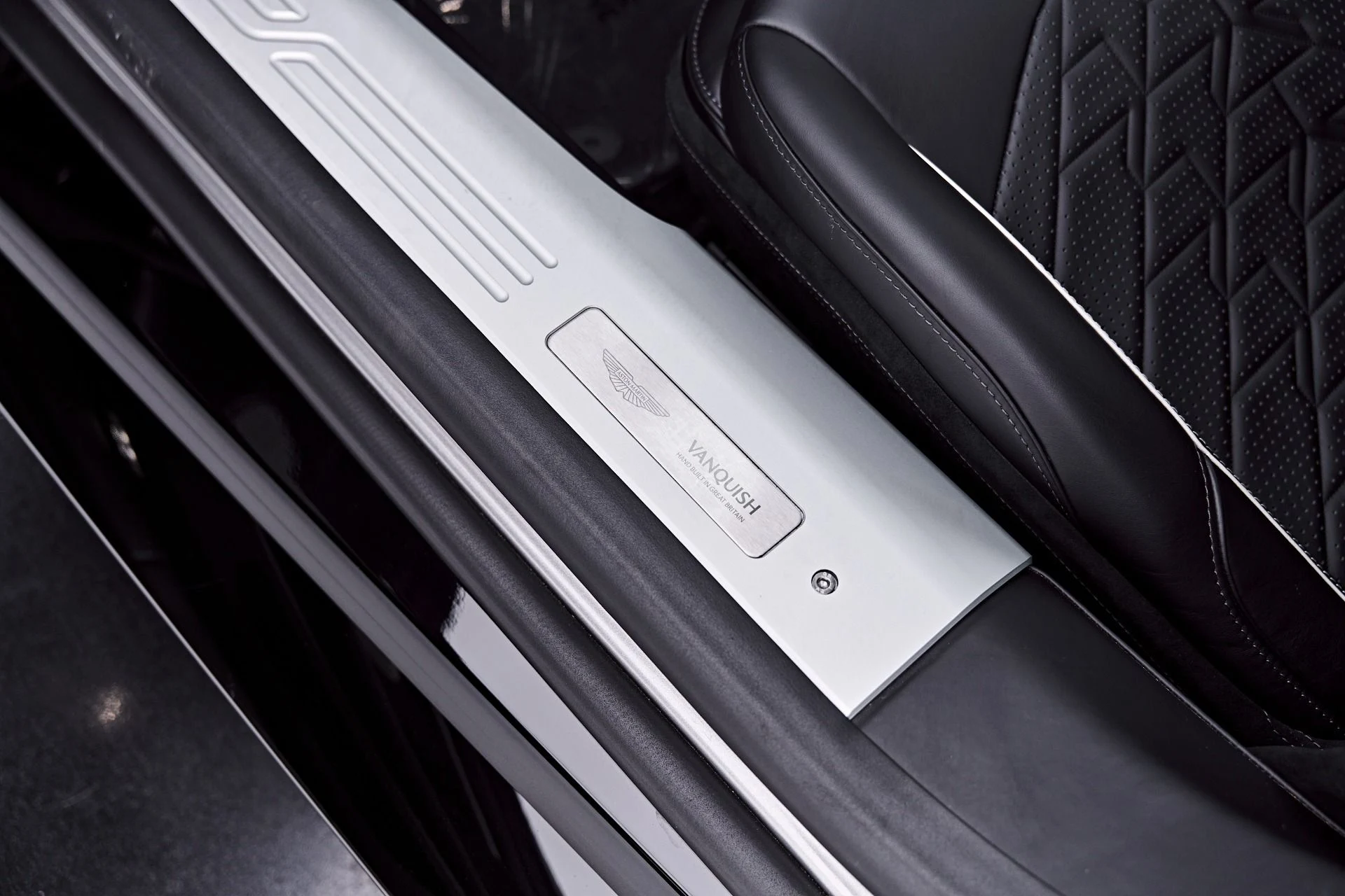 mph043_2674652683_Used_2025_Aston_Martin_Vanquish_V12_1786045841_6f33d65483