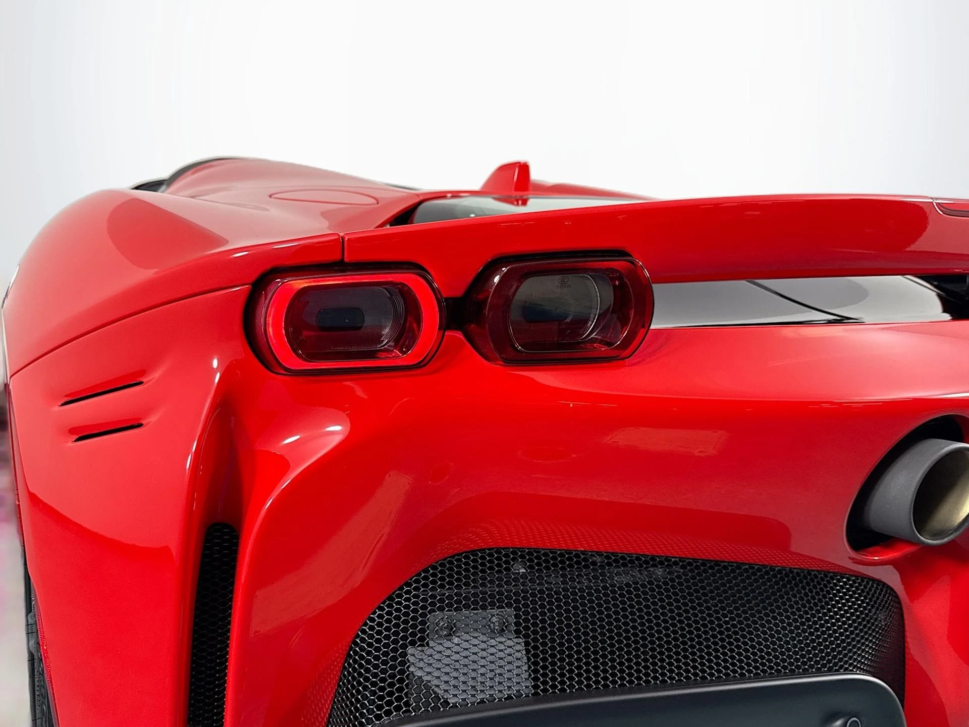 mph043_2677226235_Used_2025_Ferrari_SF_90_Spider_1784143817_7330f38f28
