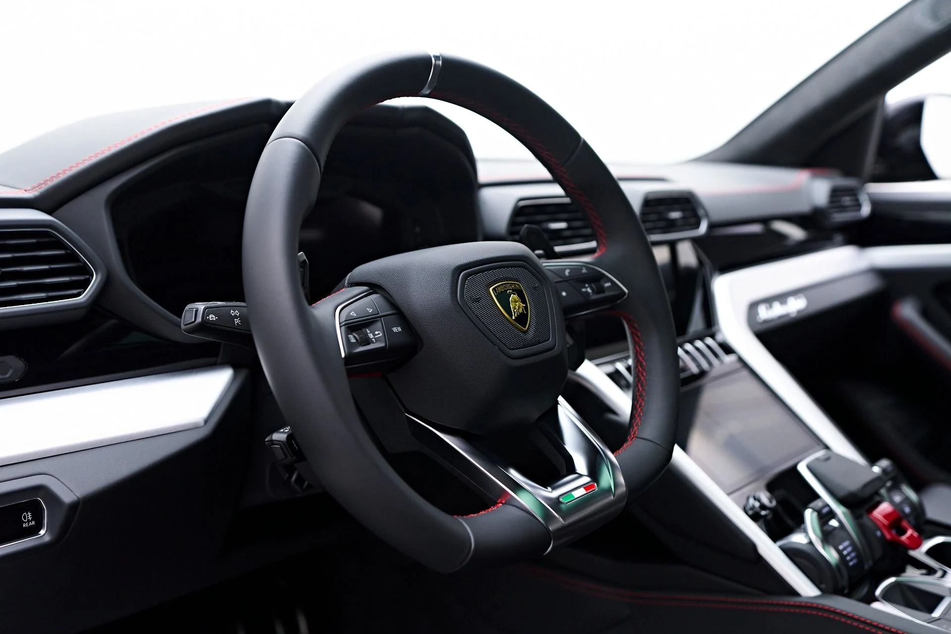 mph043_2678037032_Used_2022_Lamborghini_Urus_1753311555_c20450af0d