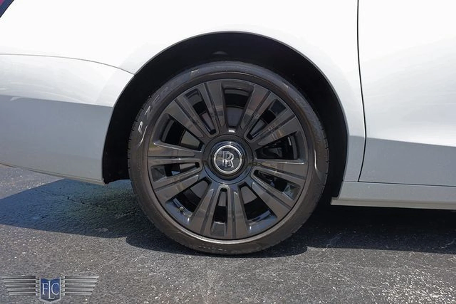mph043_2685326295_used_2024_rolls_royce_ghost_sedan_6305_23068311_48_640_4ab37f88c9