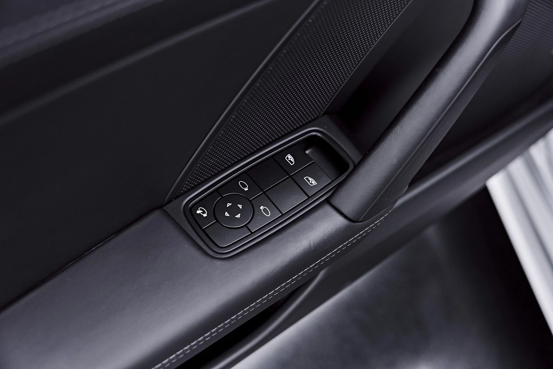 mph043_26995524_Used_2025_Porsche_911_Turbo_S_1785539170_9d38d6e48a