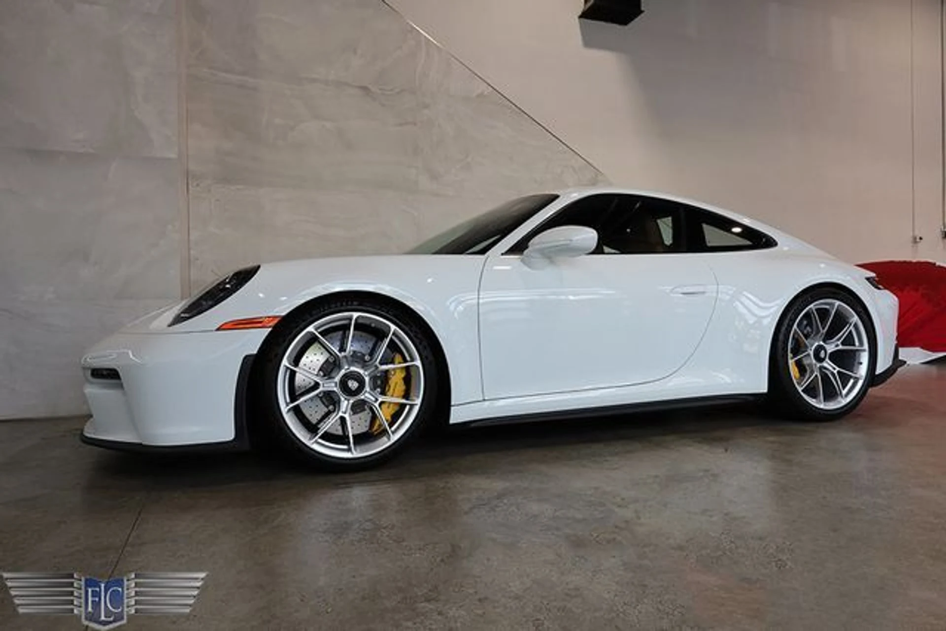 mph043_2716471565_used_2024_porsche_911_gt3coupewtouringpackage_9689_23060491_48_640_d3d666e4d1