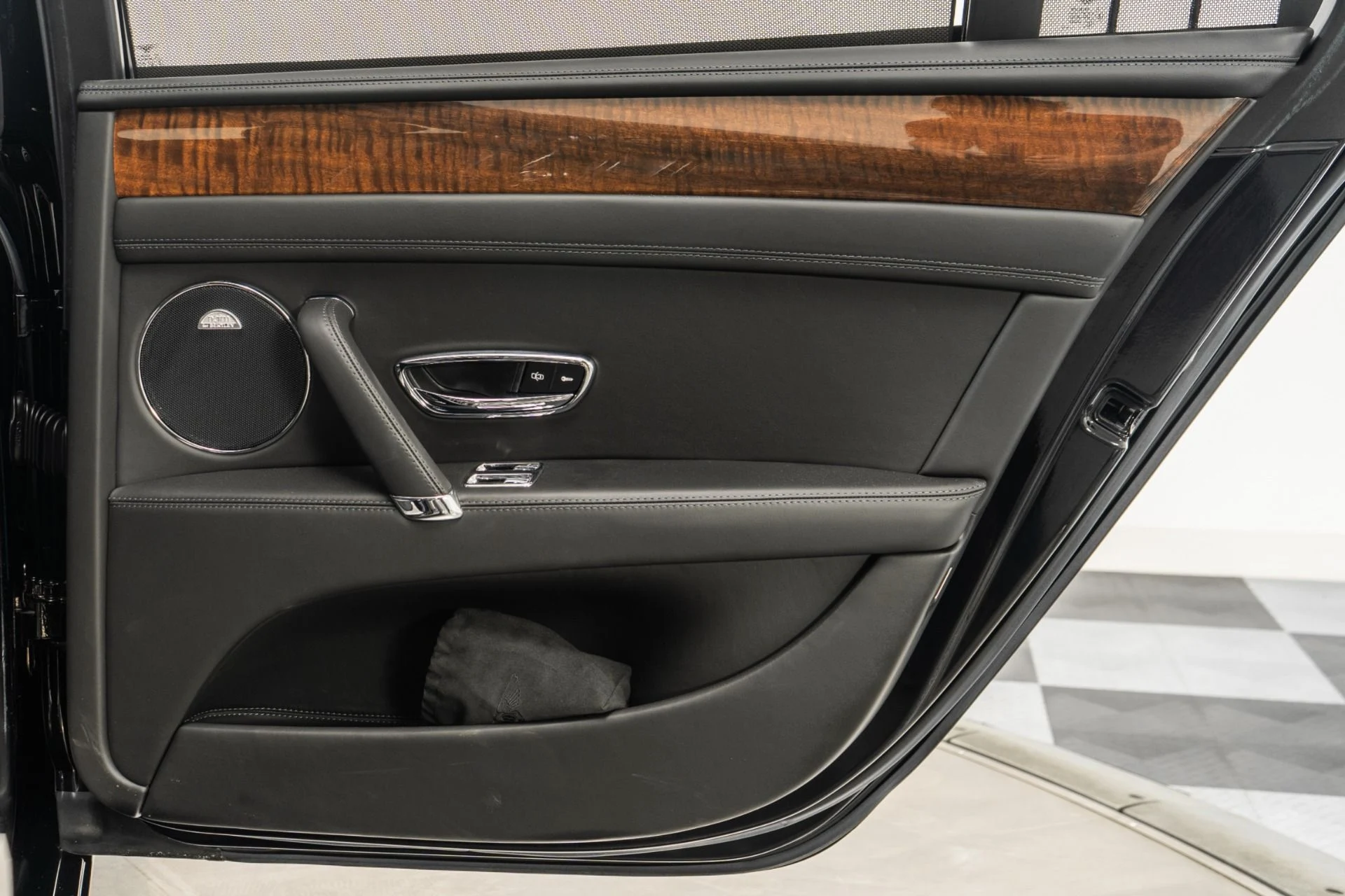 mph043_2744802498_Used_2015_Bentley_Flying_Spur_V8_1757017616_6a4ea8bc9d